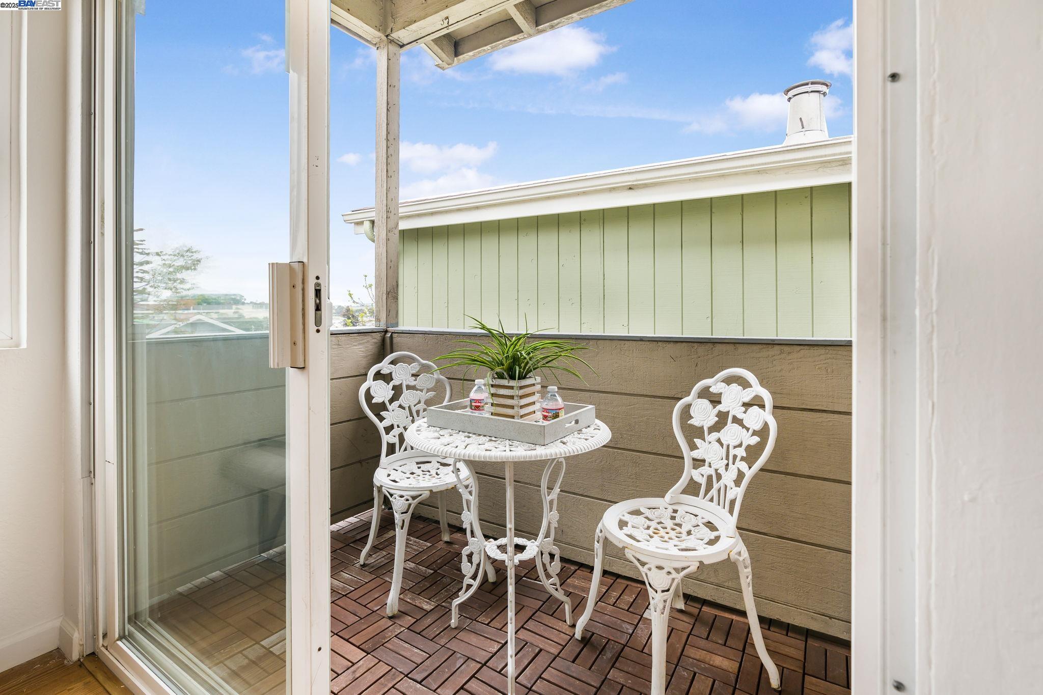 Detail Gallery Image 27 of 60 For 812 Washington Ave, Albany,  CA 94706 - 4 Beds | 2/1 Baths
