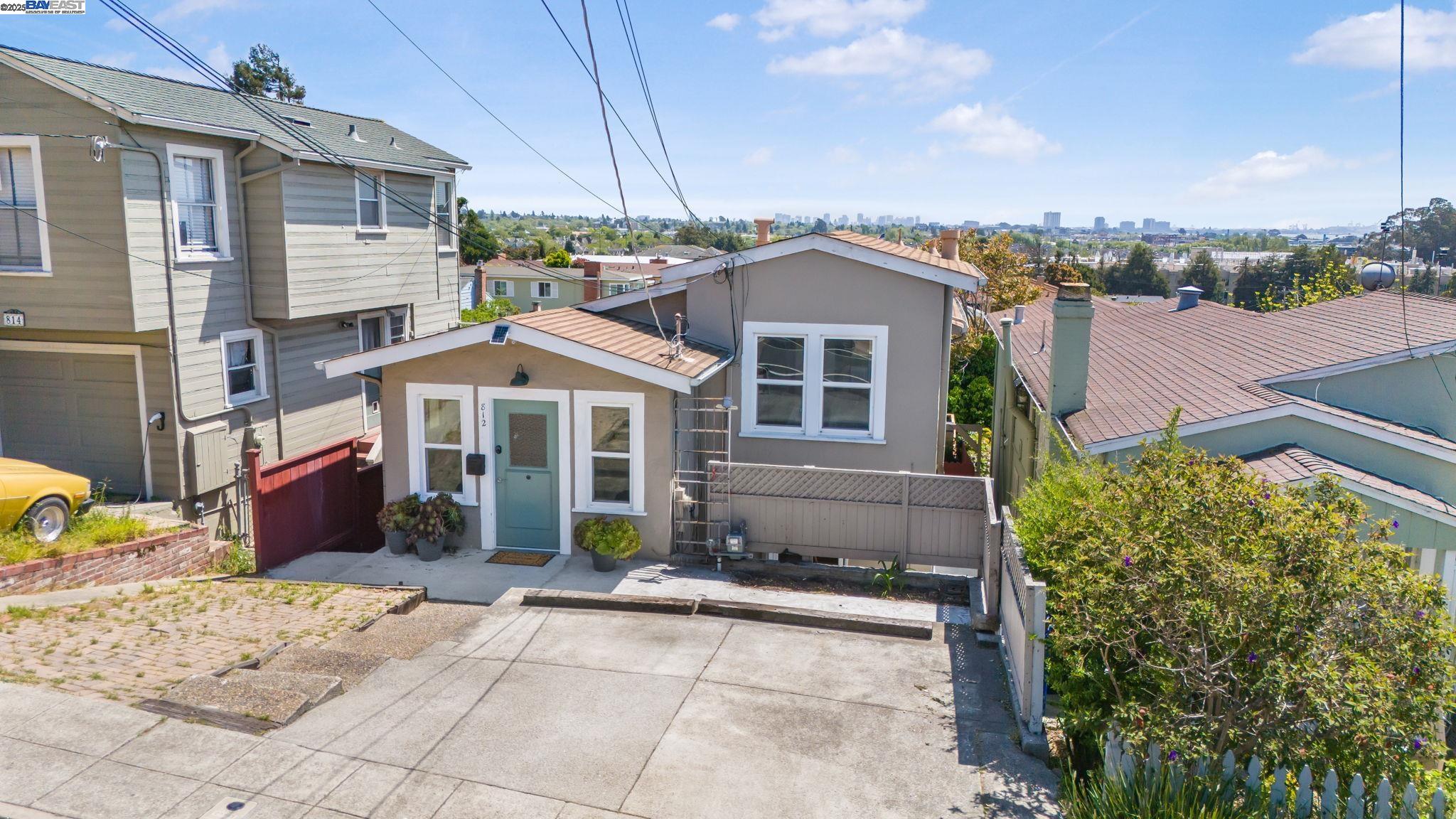 Detail Gallery Image 9 of 60 For 812 Washington Ave, Albany,  CA 94706 - 4 Beds | 2/1 Baths