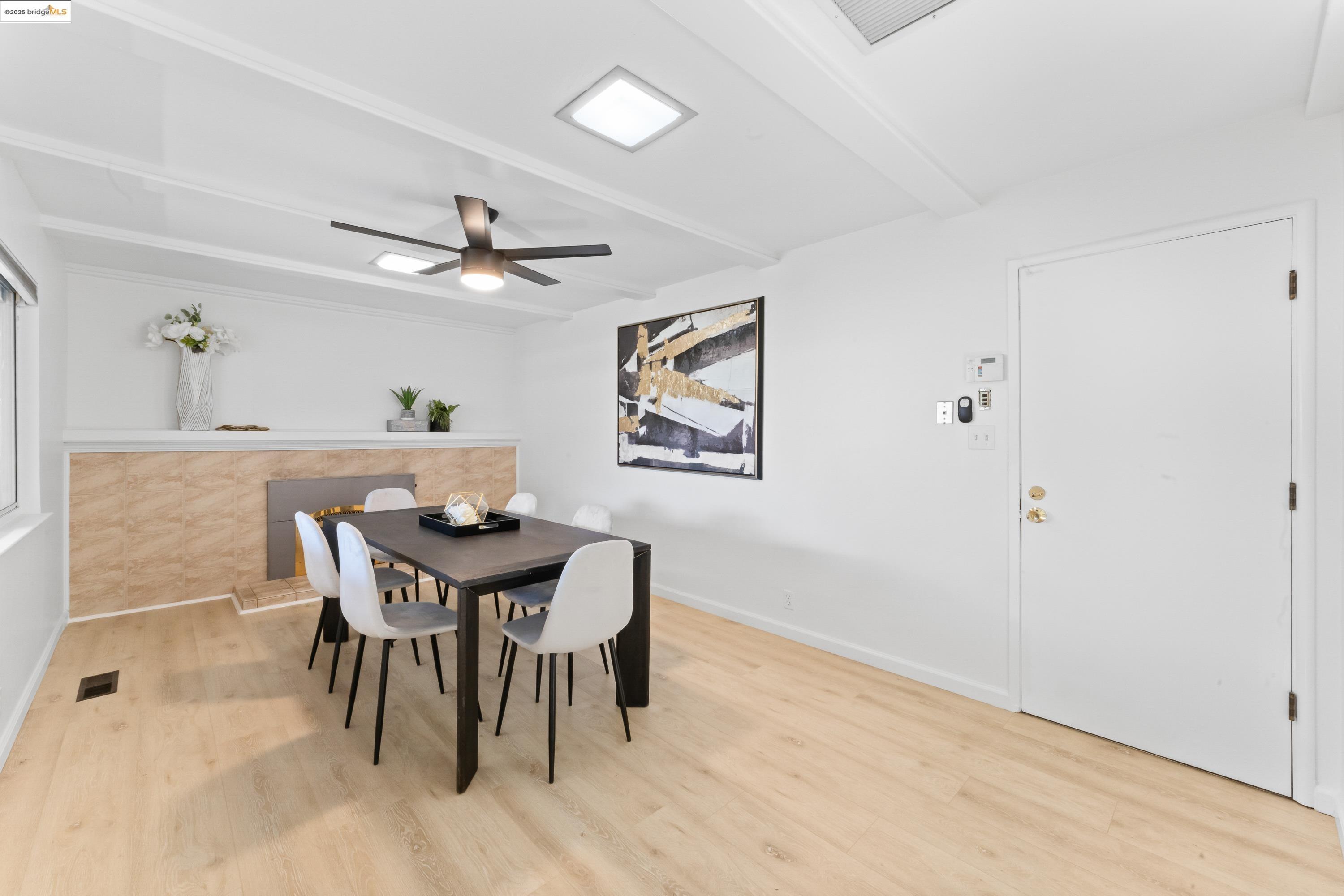 Detail Gallery Image 11 of 31 For 2305 Marlin Court, Pinole,  CA 94564 - 3 Beds | 2 Baths