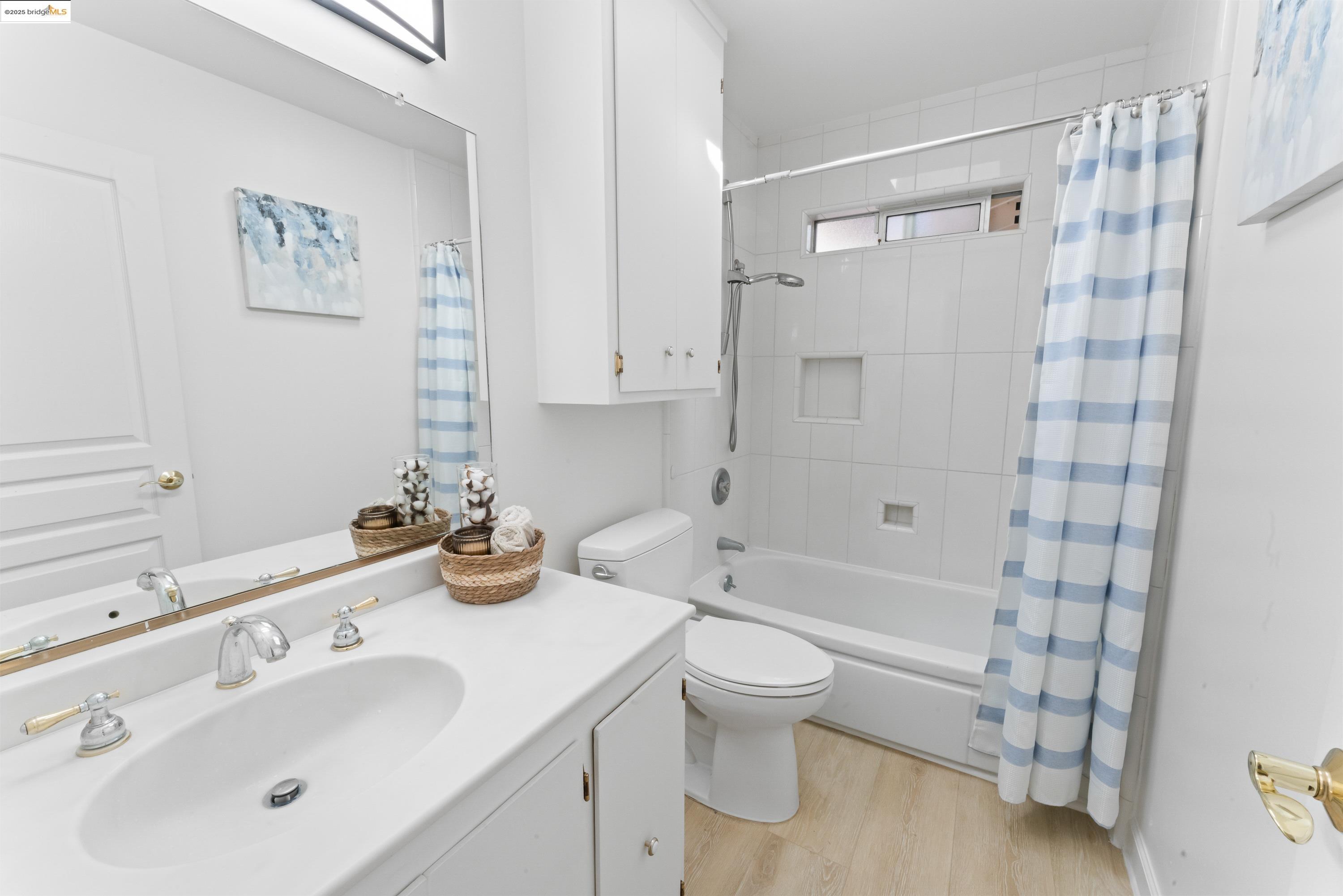 Detail Gallery Image 21 of 31 For 2305 Marlin Court, Pinole,  CA 94564 - 3 Beds | 2 Baths