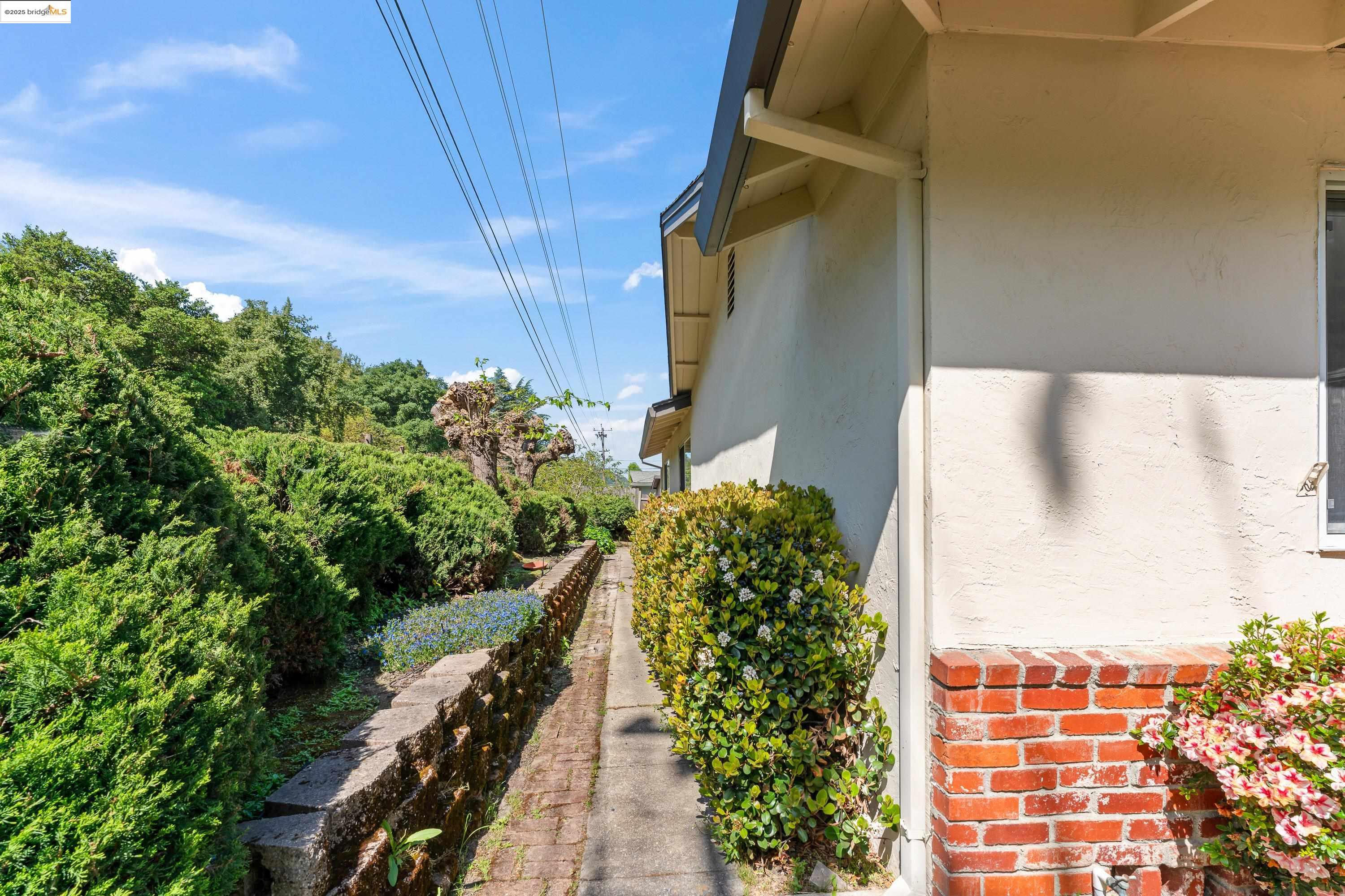 Detail Gallery Image 26 of 31 For 2305 Marlin Court, Pinole,  CA 94564 - 3 Beds | 2 Baths