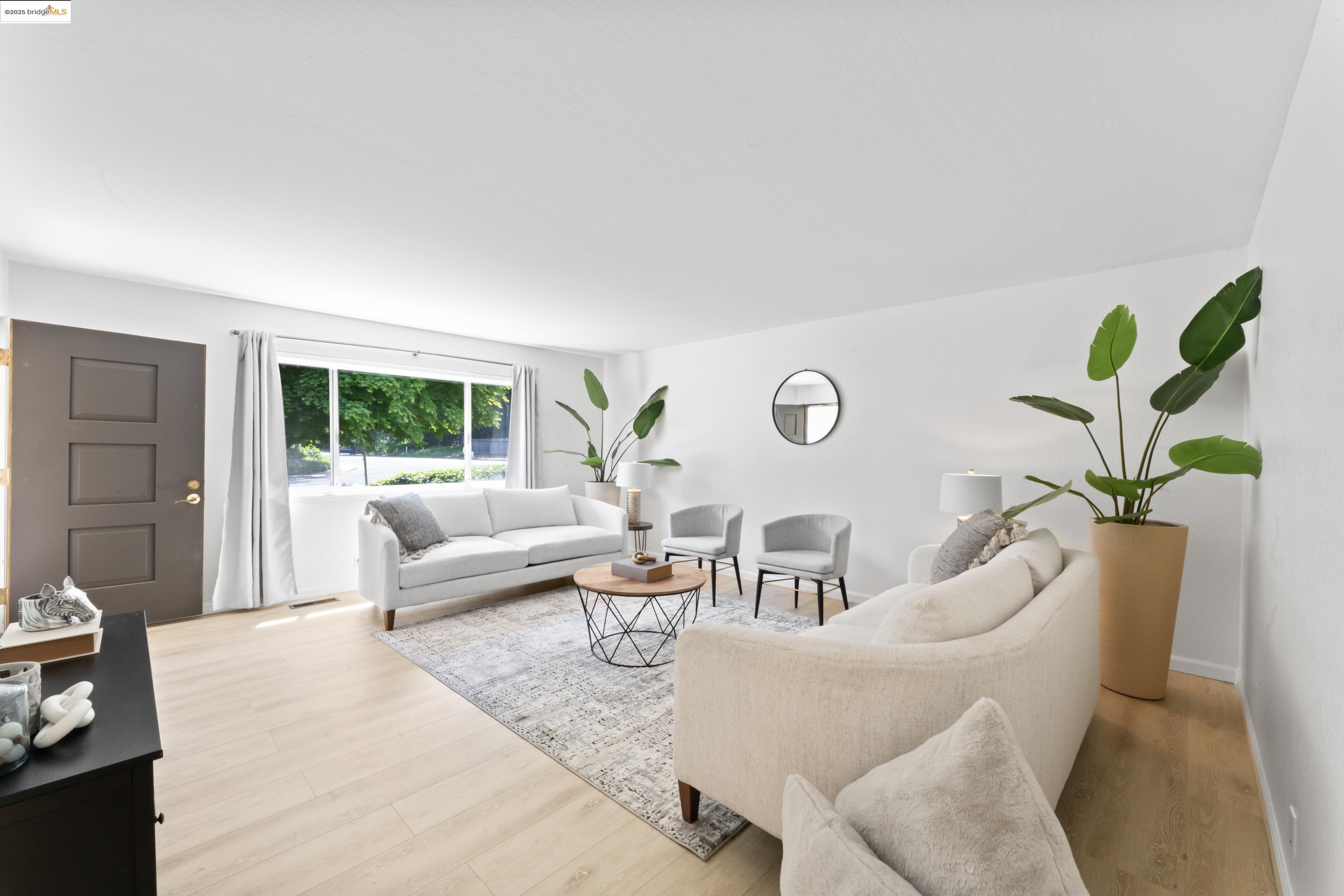 Detail Gallery Image 4 of 31 For 2305 Marlin Court, Pinole,  CA 94564 - 3 Beds | 2 Baths