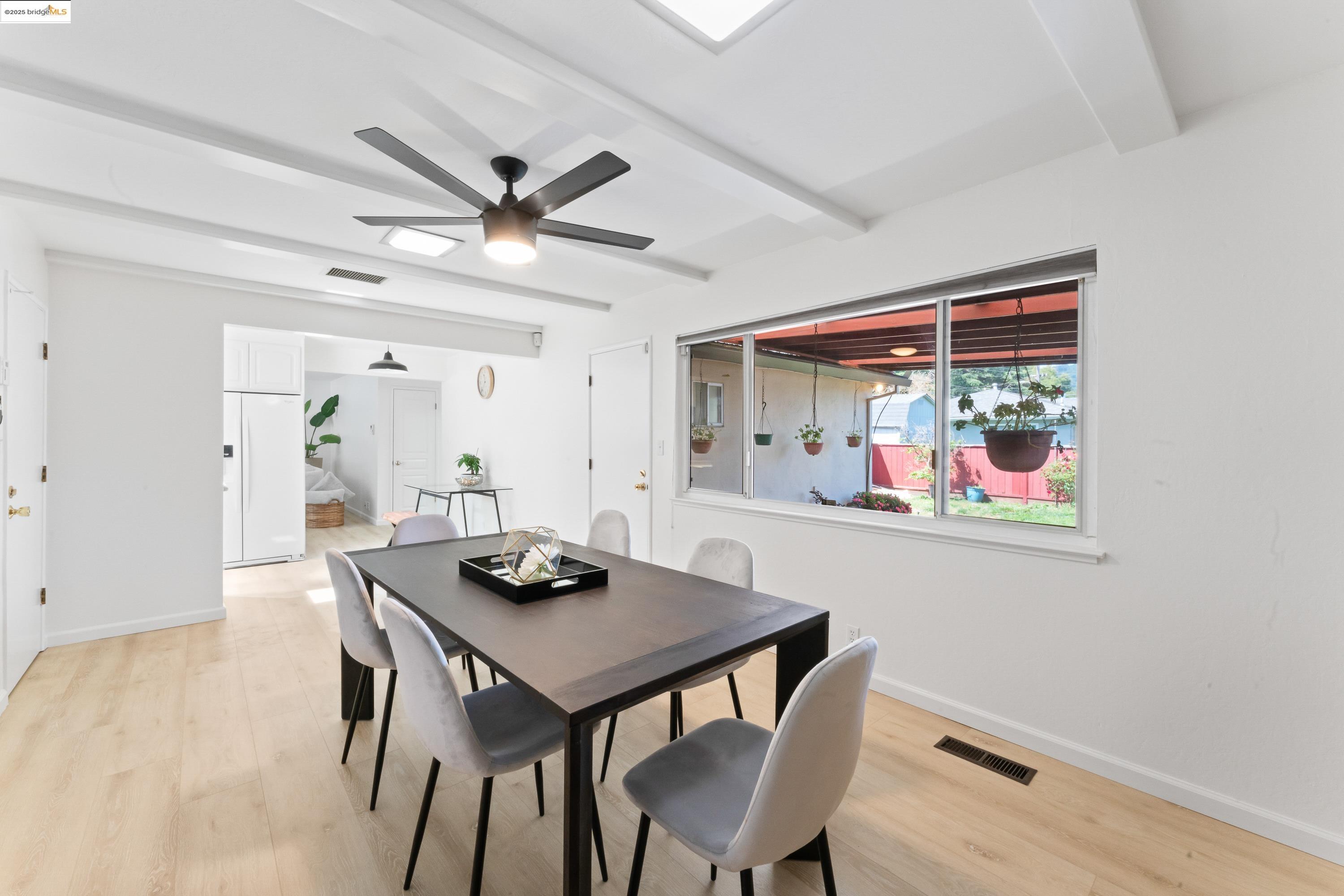Detail Gallery Image 10 of 31 For 2305 Marlin Court, Pinole,  CA 94564 - 3 Beds | 2 Baths