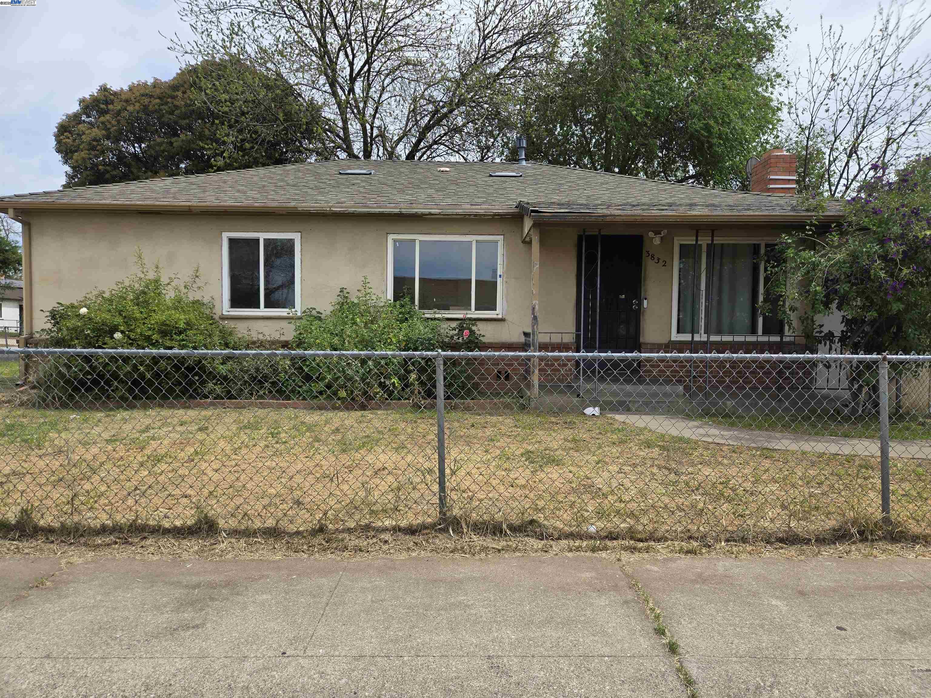 Detail Gallery Image 2 of 12 For 3832 Marine Ave, Stockton,  CA 95204 - 3 Beds | 1 Baths