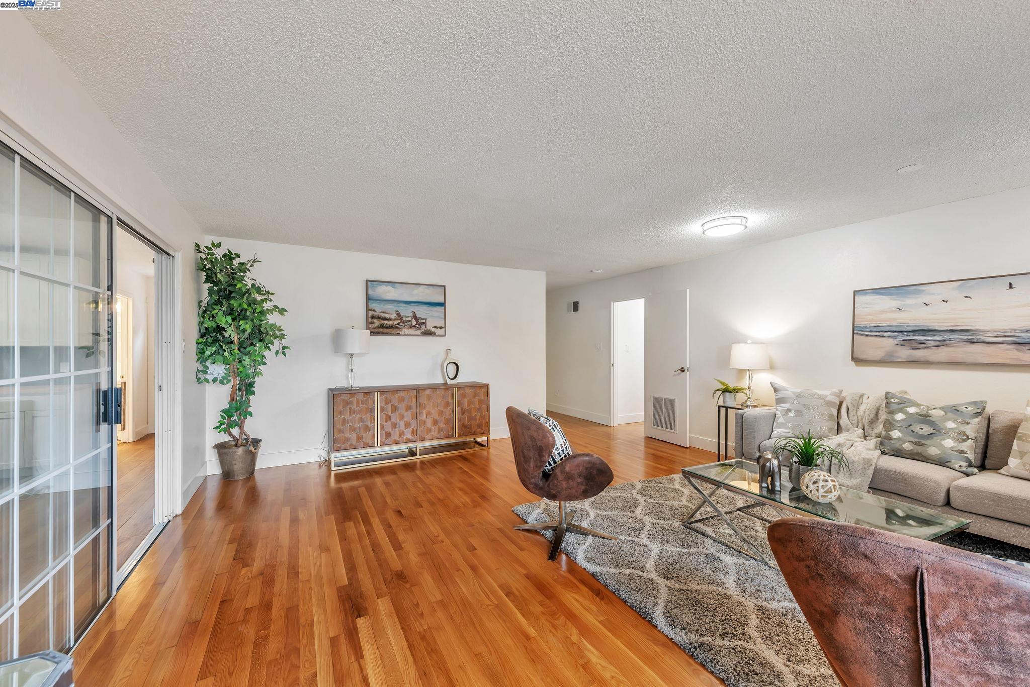 Detail Gallery Image 11 of 54 For 31300 Chicoine Ave, Hayward,  CA 94544 - 5 Beds | 4 Baths
