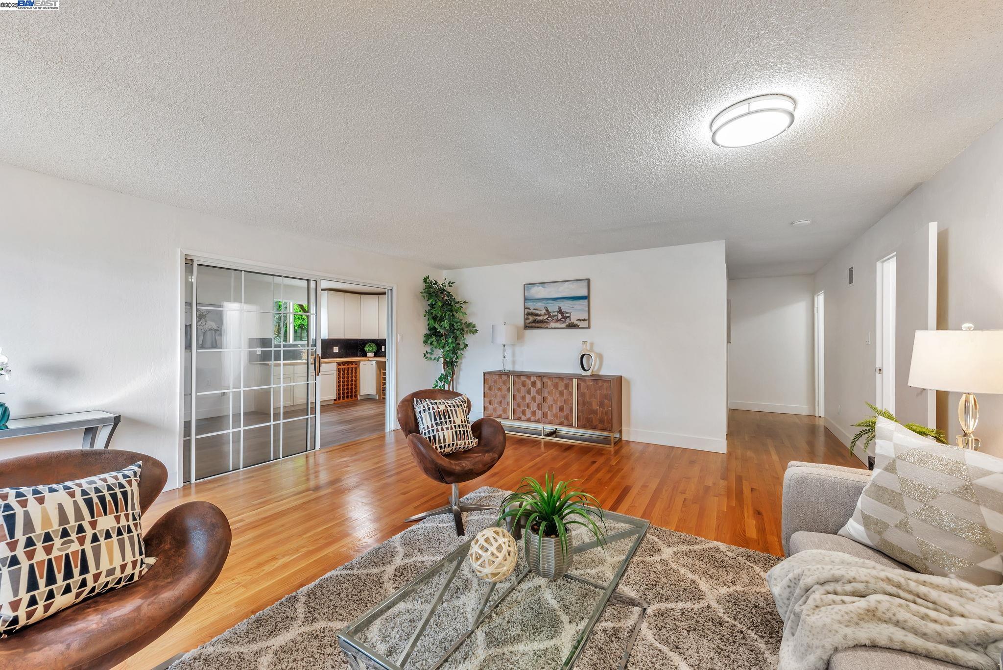 Detail Gallery Image 13 of 54 For 31300 Chicoine Ave, Hayward,  CA 94544 - 5 Beds | 4 Baths