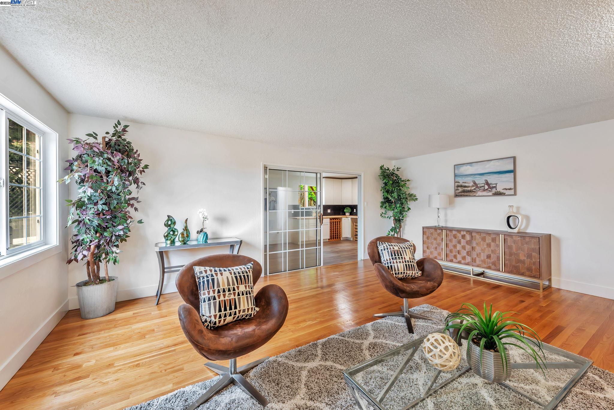 Detail Gallery Image 14 of 54 For 31300 Chicoine Ave, Hayward,  CA 94544 - 5 Beds | 4 Baths
