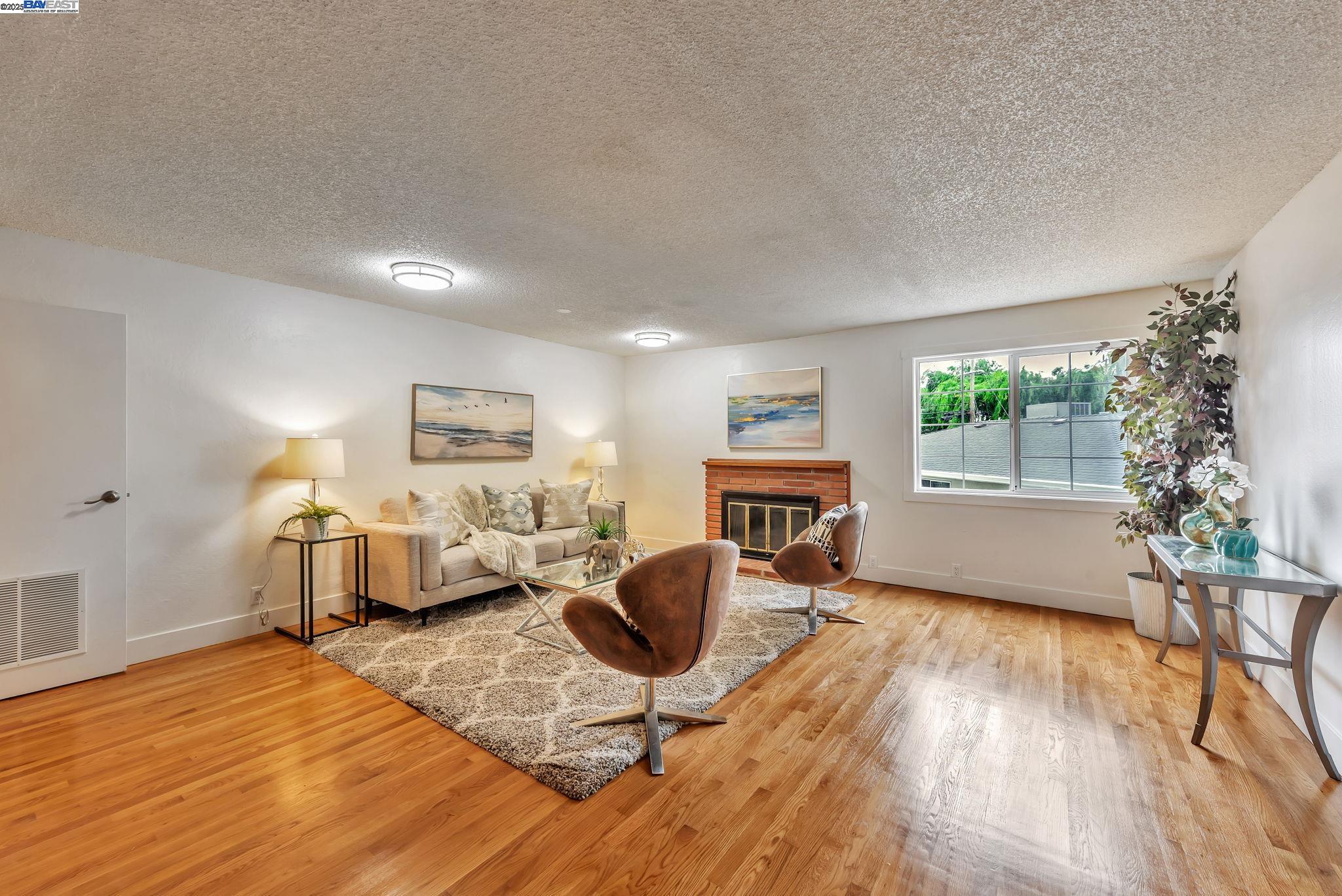 Detail Gallery Image 16 of 54 For 31300 Chicoine Ave, Hayward,  CA 94544 - 5 Beds | 4 Baths