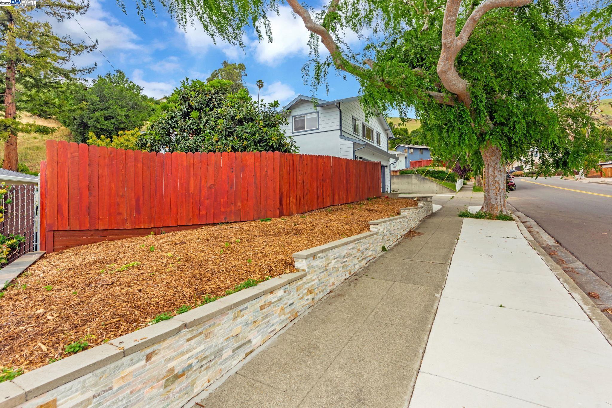 Detail Gallery Image 3 of 54 For 31300 Chicoine Ave, Hayward,  CA 94544 - 5 Beds | 4 Baths