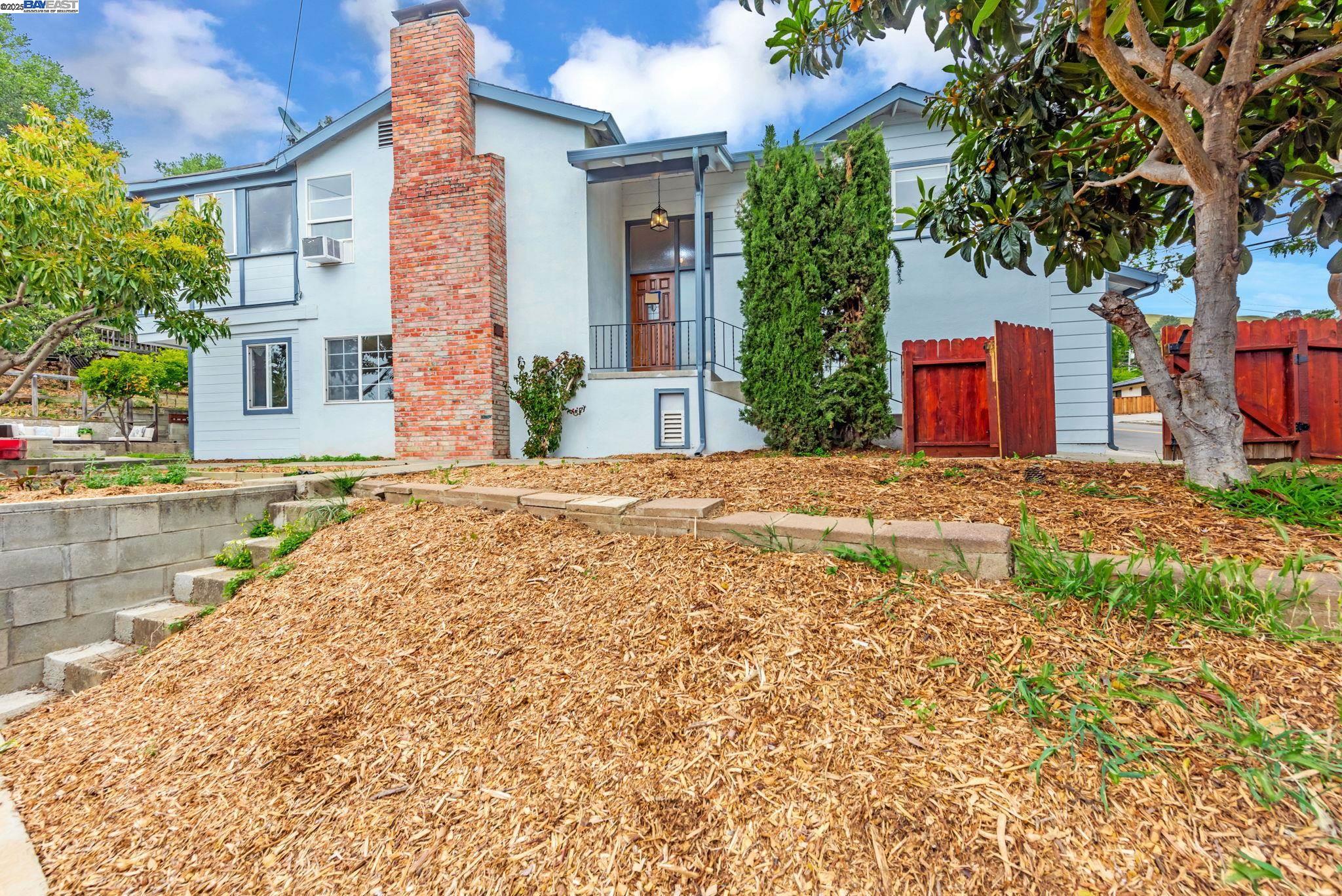Detail Gallery Image 4 of 54 For 31300 Chicoine Ave, Hayward,  CA 94544 - 5 Beds | 4 Baths