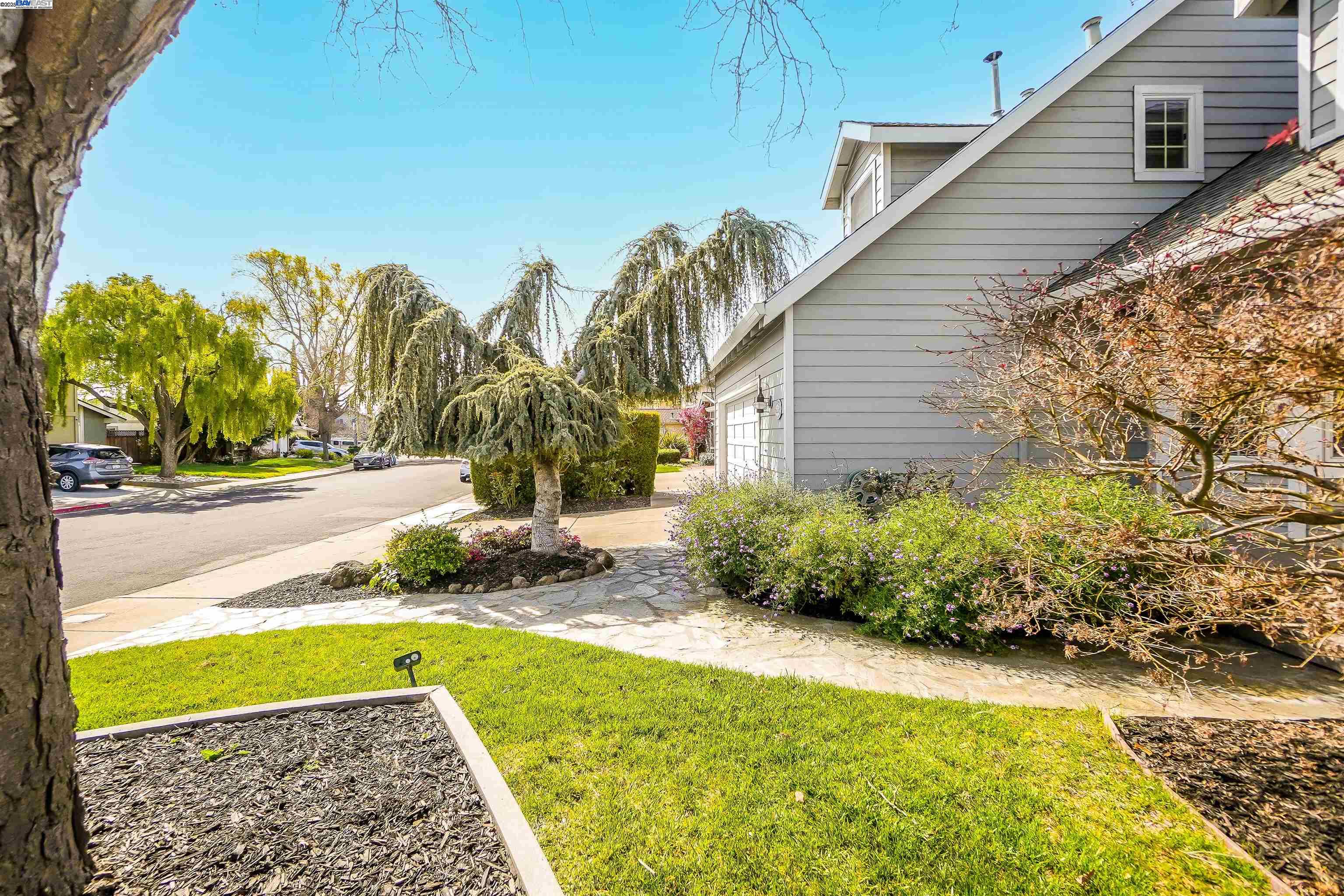 Detail Gallery Image 3 of 34 For 3232 Flemington Ct, Pleasanton,  CA 94588 - 3 Beds | 3 Baths