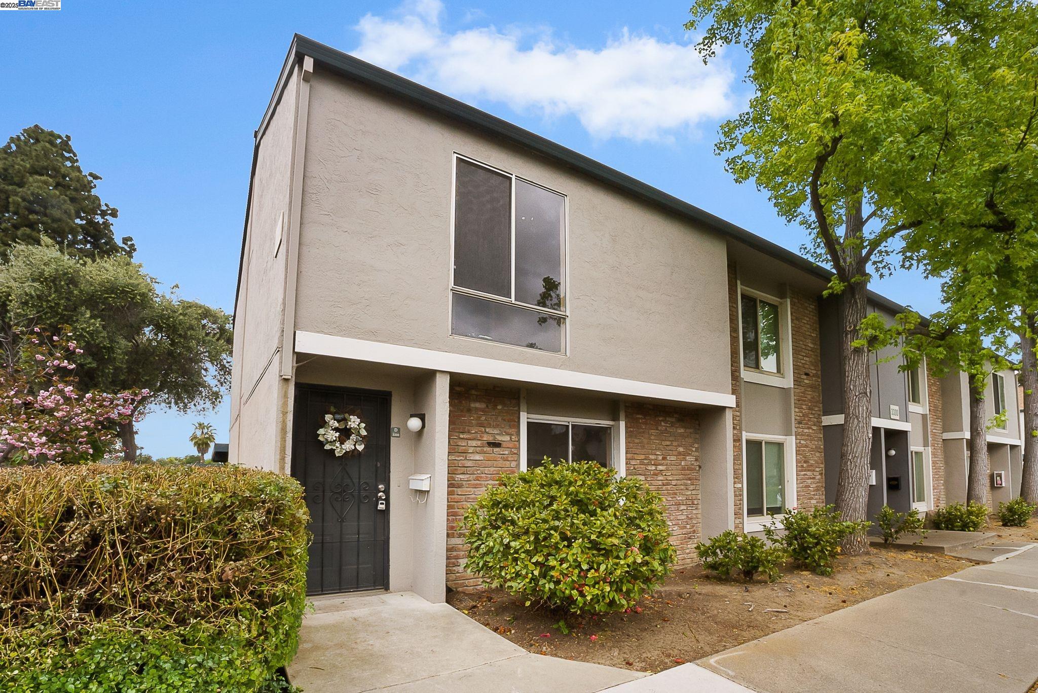 Browse active condo listings in NORTHWOOD
