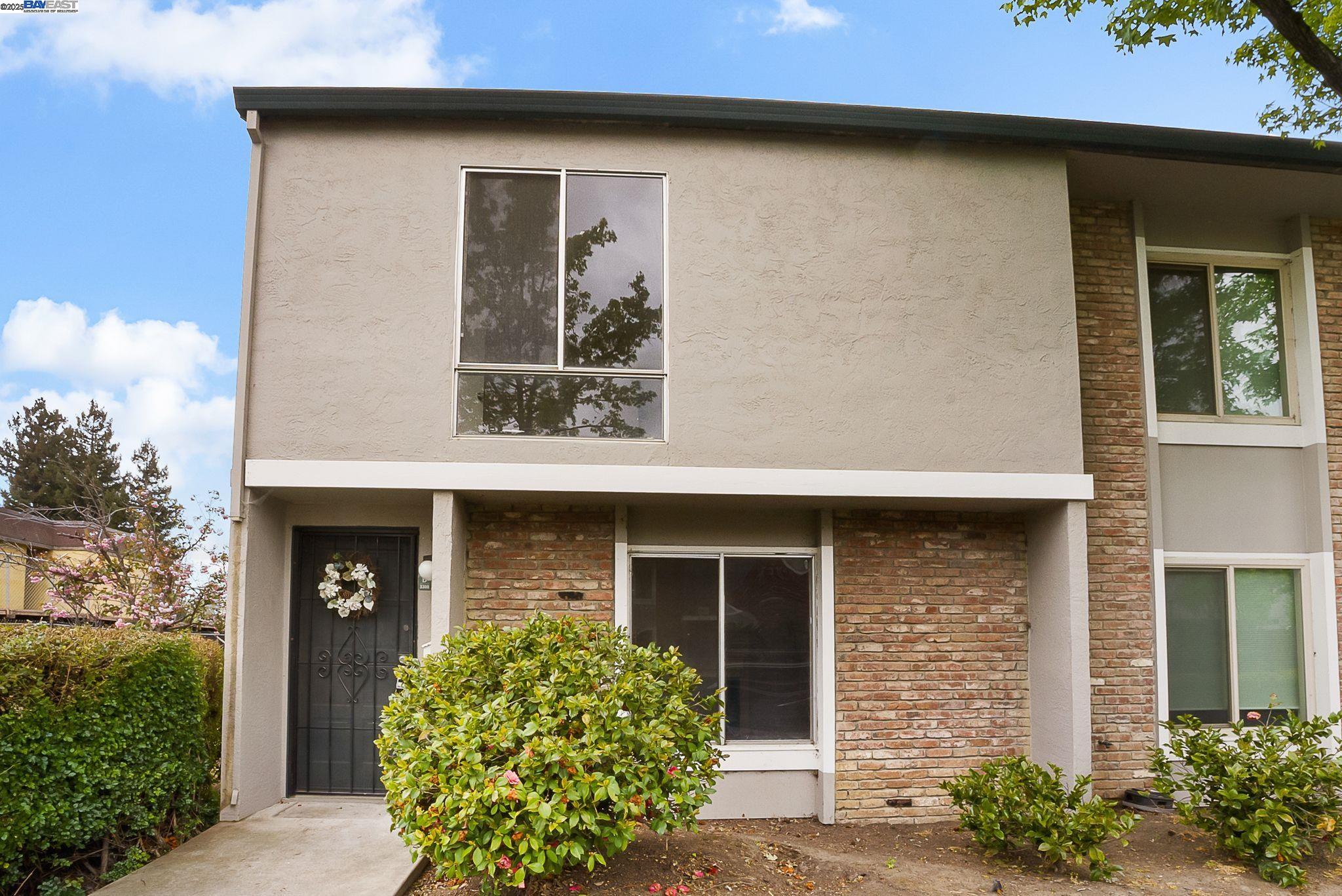 Detail Gallery Image 2 of 37 For 3300 Northwood Dr Unit D #D,  Concord,  CA 94520 - 3 Beds | 1/1 Baths