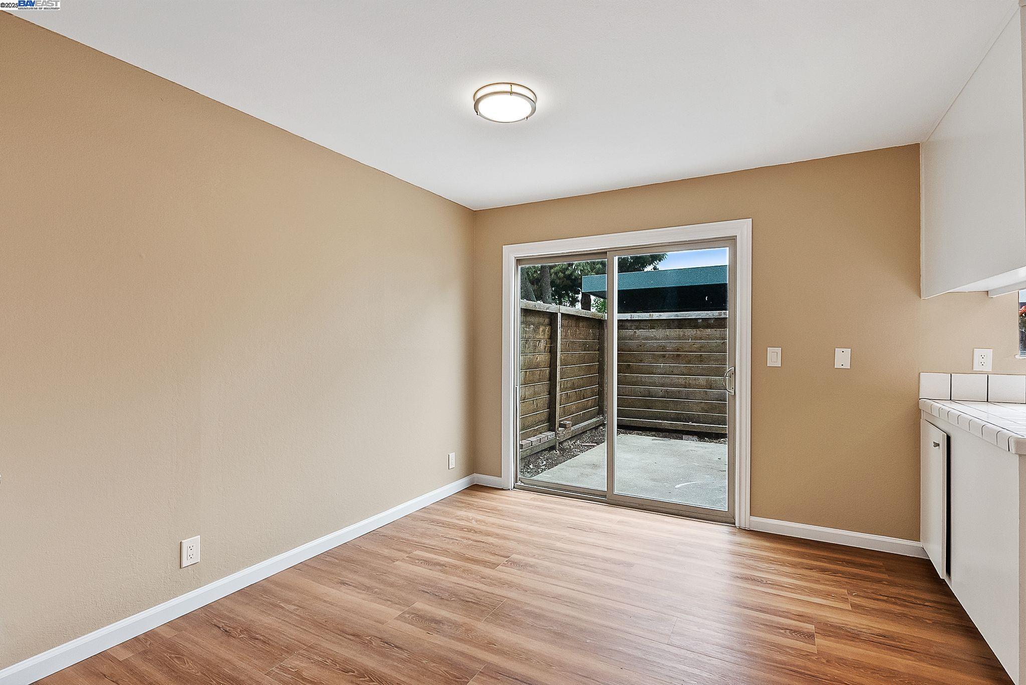 Detail Gallery Image 11 of 37 For 3300 Northwood Dr Unit D #D,  Concord,  CA 94520 - 3 Beds | 1/1 Baths