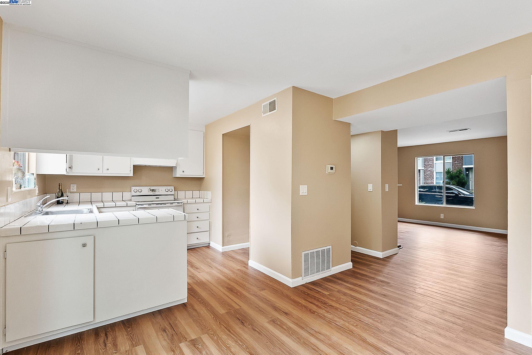 Detail Gallery Image 13 of 37 For 3300 Northwood Dr Unit D #D,  Concord,  CA 94520 - 3 Beds | 1/1 Baths