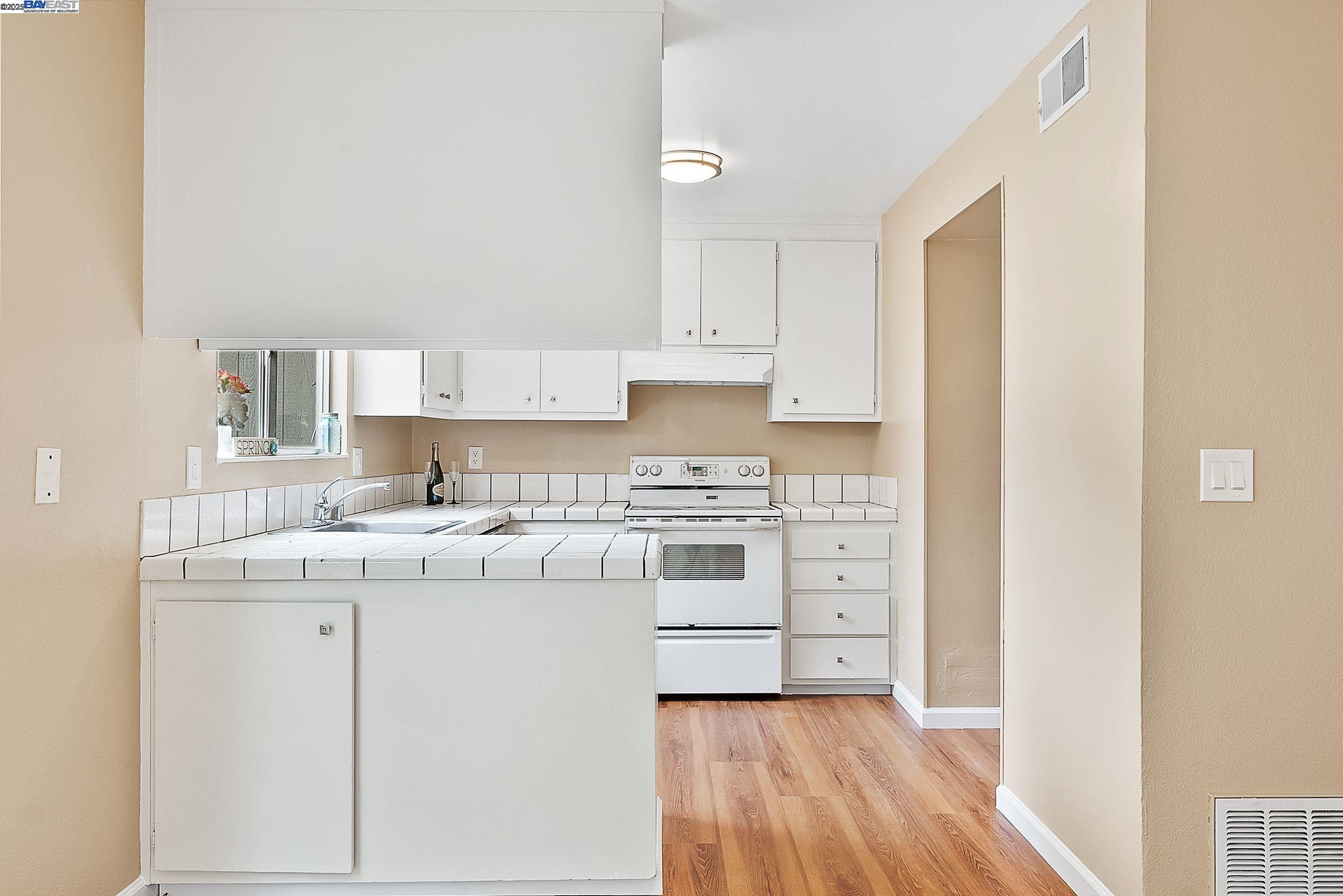 Detail Gallery Image 15 of 37 For 3300 Northwood Dr Unit D #D,  Concord,  CA 94520 - 3 Beds | 1/1 Baths