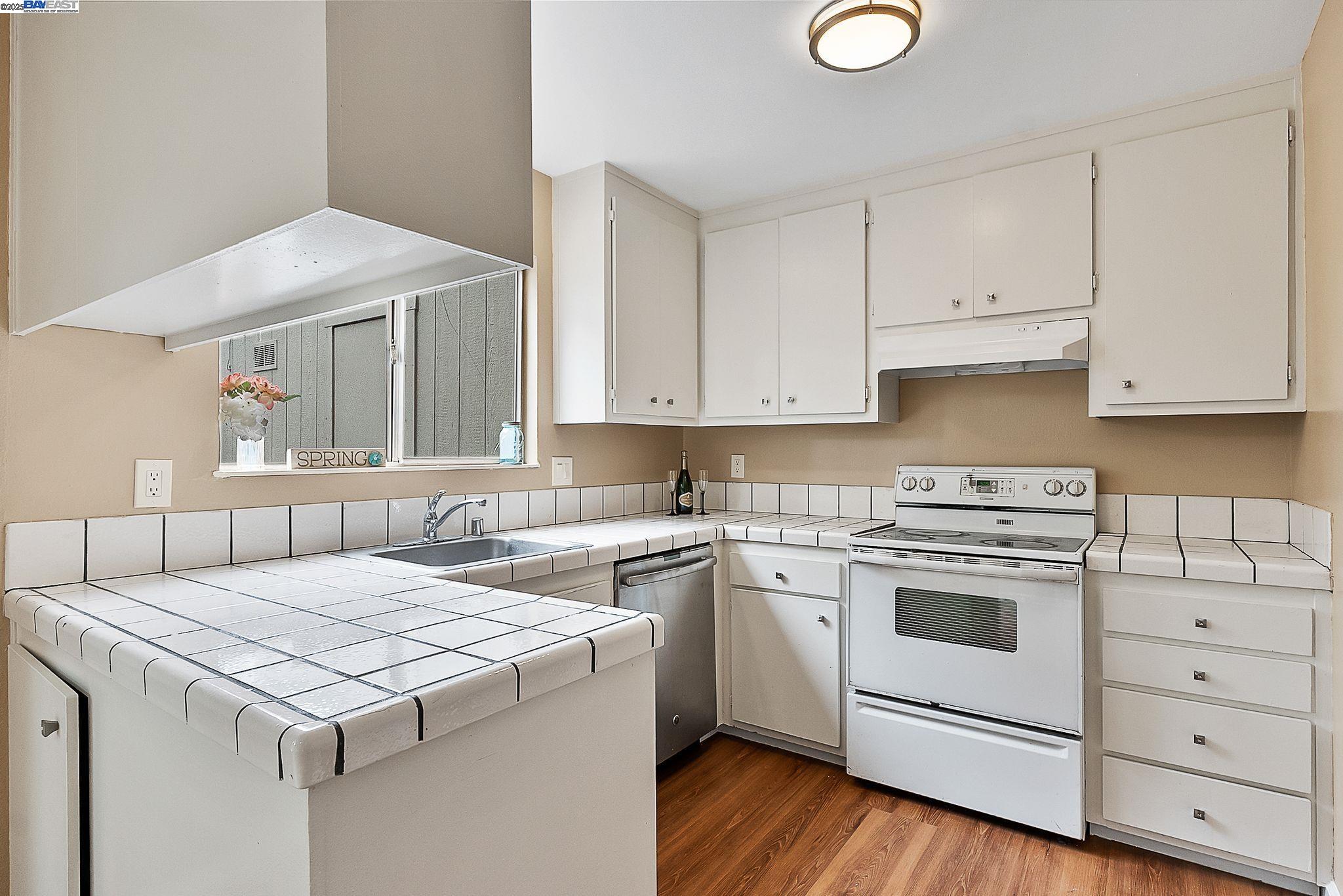 Detail Gallery Image 17 of 37 For 3300 Northwood Dr Unit D #D,  Concord,  CA 94520 - 3 Beds | 1/1 Baths