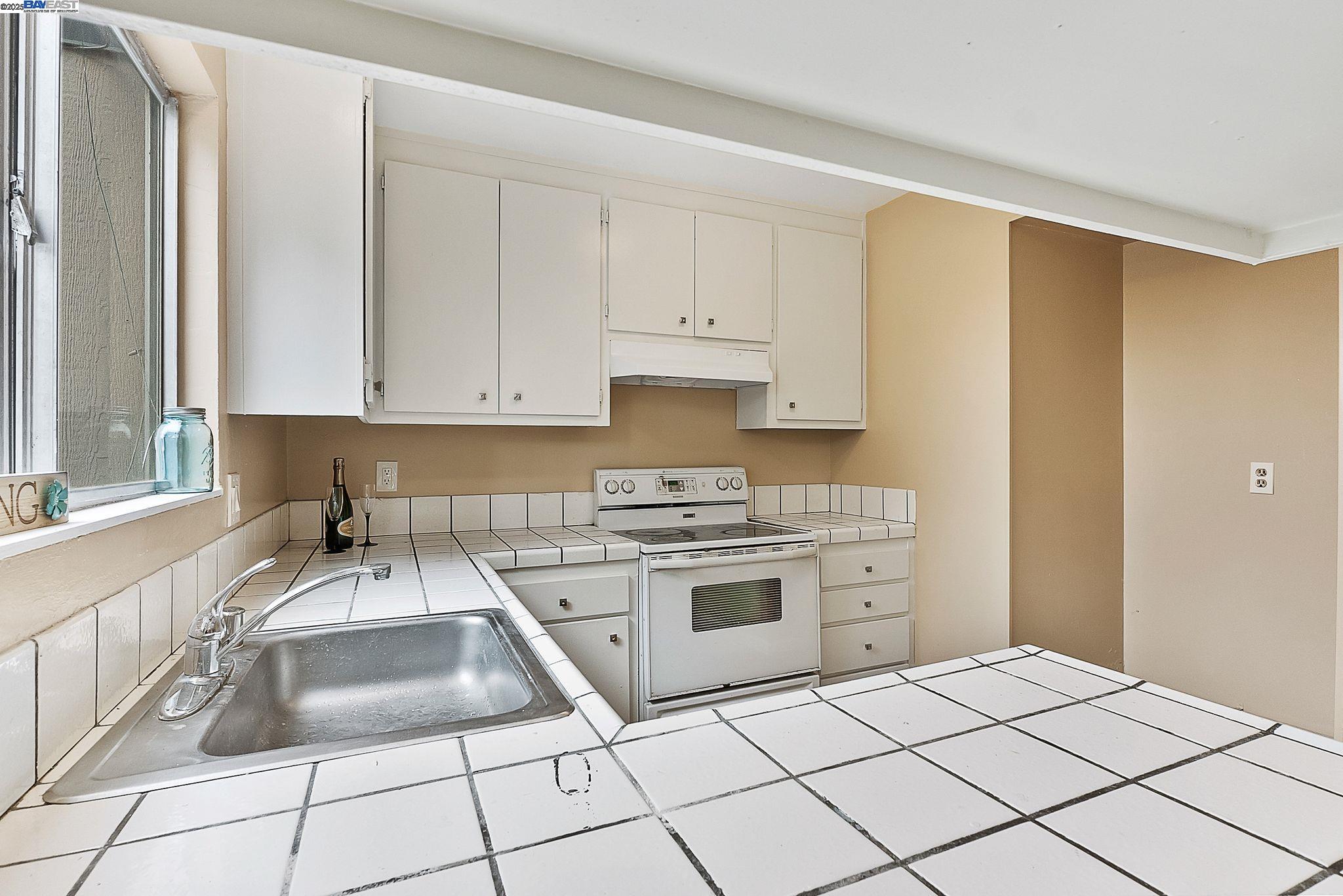 Detail Gallery Image 18 of 37 For 3300 Northwood Dr Unit D #D,  Concord,  CA 94520 - 3 Beds | 1/1 Baths