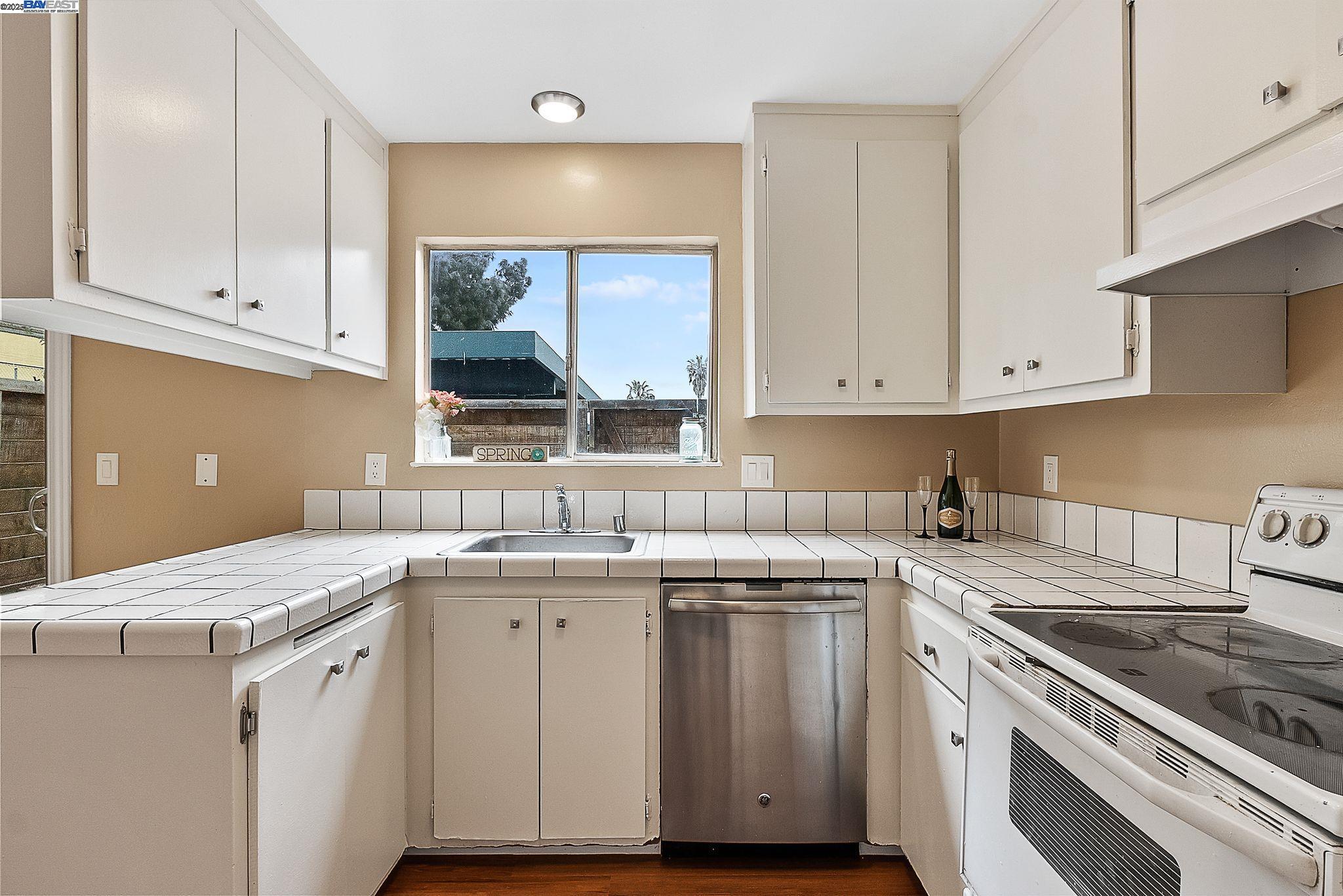 Detail Gallery Image 19 of 37 For 3300 Northwood Dr Unit D #D,  Concord,  CA 94520 - 3 Beds | 1/1 Baths