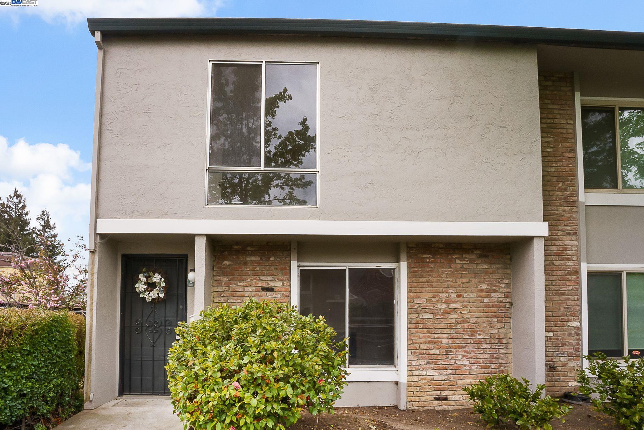 Detail Gallery Image 3 of 37 For 3300 Northwood Dr Unit D #D,  Concord,  CA 94520 - 3 Beds | 1/1 Baths