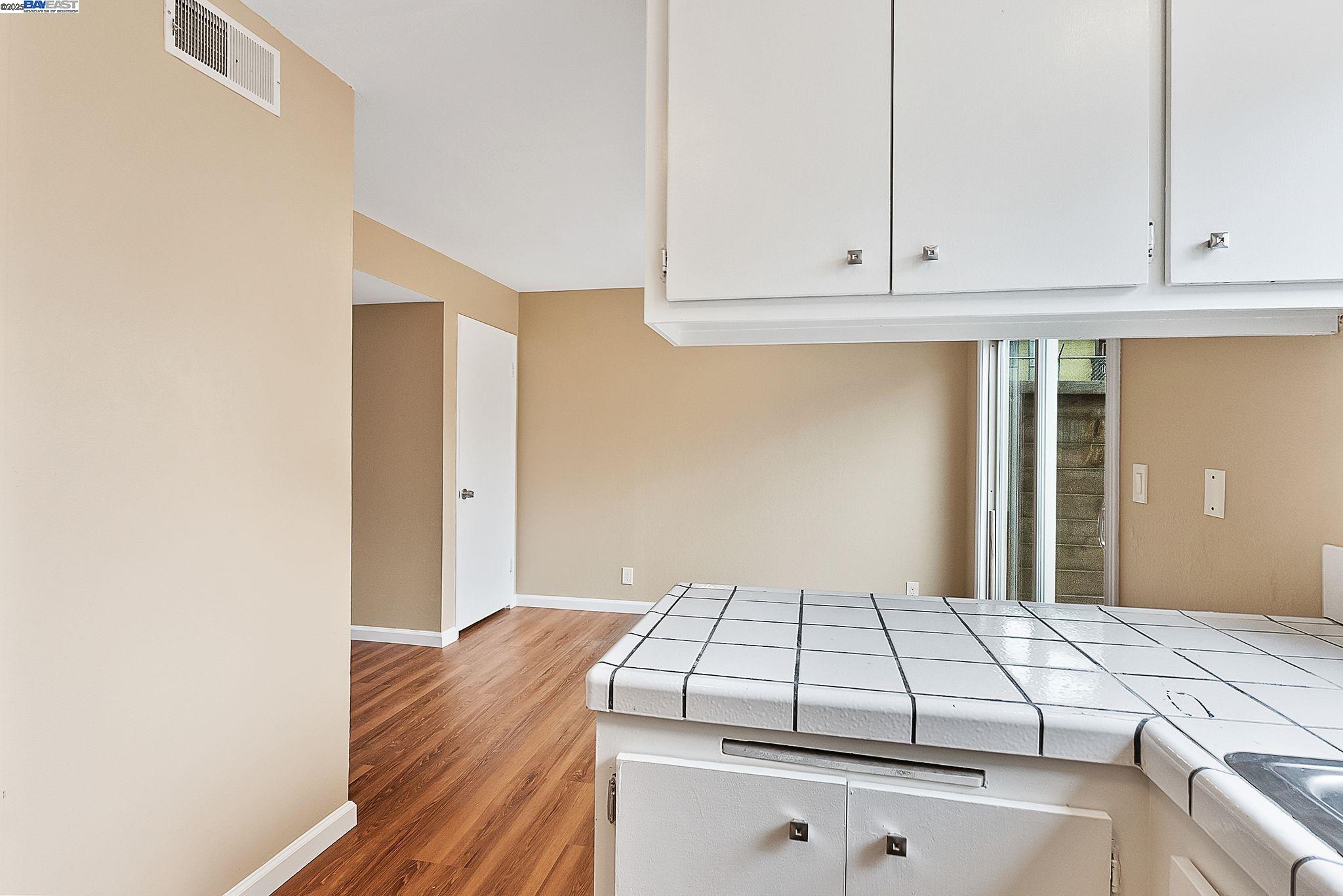 Detail Gallery Image 21 of 37 For 3300 Northwood Dr Unit D #D,  Concord,  CA 94520 - 3 Beds | 1/1 Baths