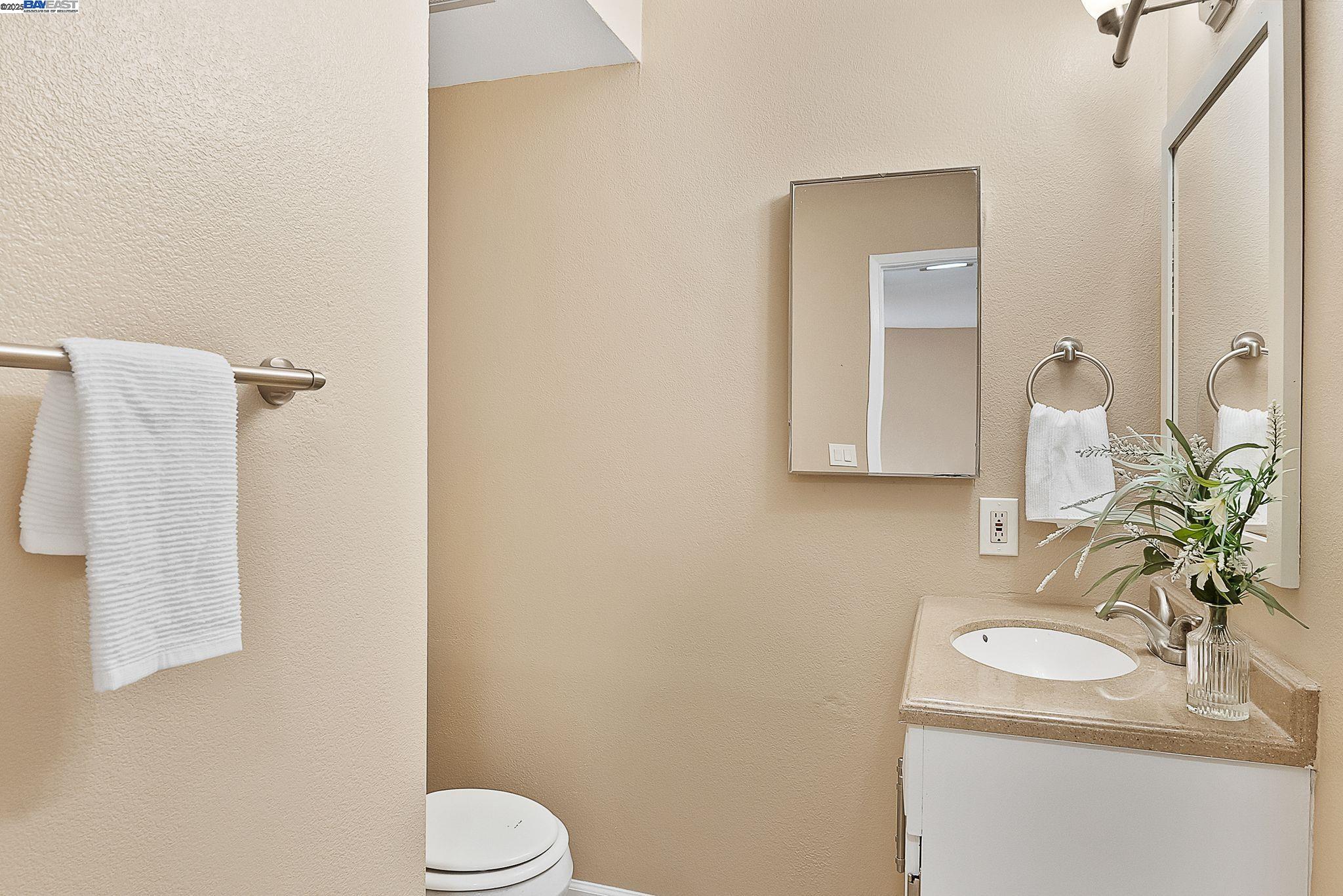 Detail Gallery Image 23 of 37 For 3300 Northwood Dr Unit D #D,  Concord,  CA 94520 - 3 Beds | 1/1 Baths