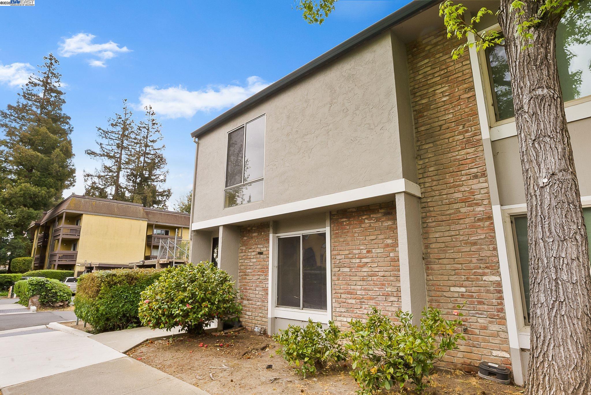 Detail Gallery Image 4 of 37 For 3300 Northwood Dr Unit D #D,  Concord,  CA 94520 - 3 Beds | 1/1 Baths