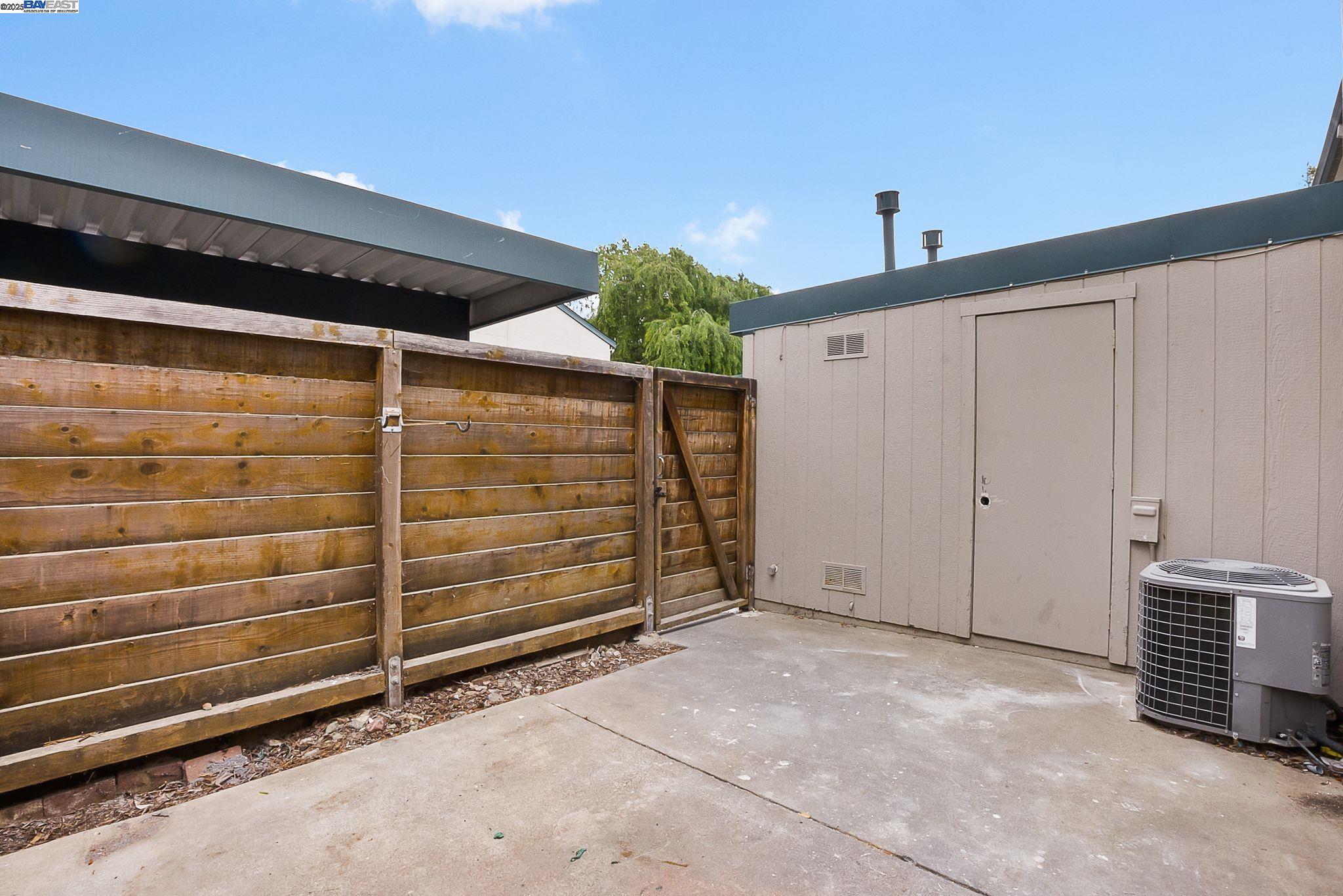 Detail Gallery Image 34 of 37 For 3300 Northwood Dr Unit D #D,  Concord,  CA 94520 - 3 Beds | 1/1 Baths