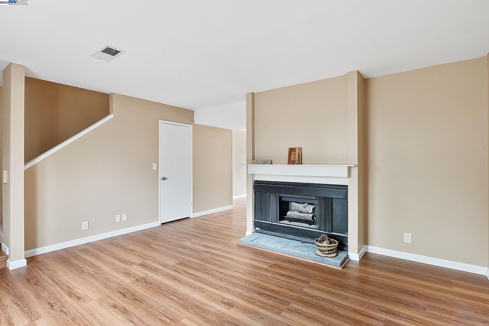 Detail Gallery Image 7 of 37 For 3300 Northwood Dr Unit D #D,  Concord,  CA 94520 - 3 Beds | 1/1 Baths