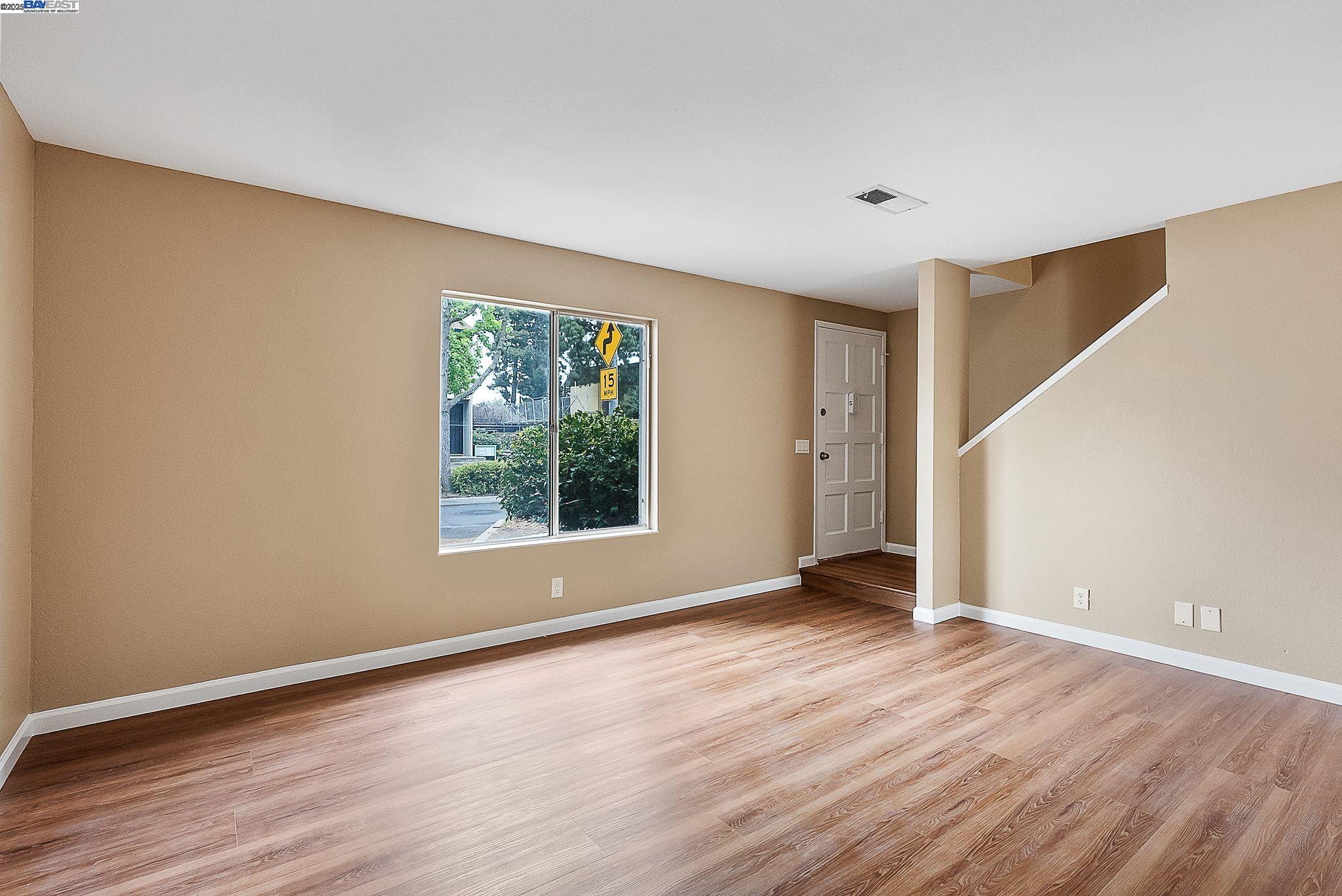 Detail Gallery Image 8 of 37 For 3300 Northwood Dr Unit D #D,  Concord,  CA 94520 - 3 Beds | 1/1 Baths