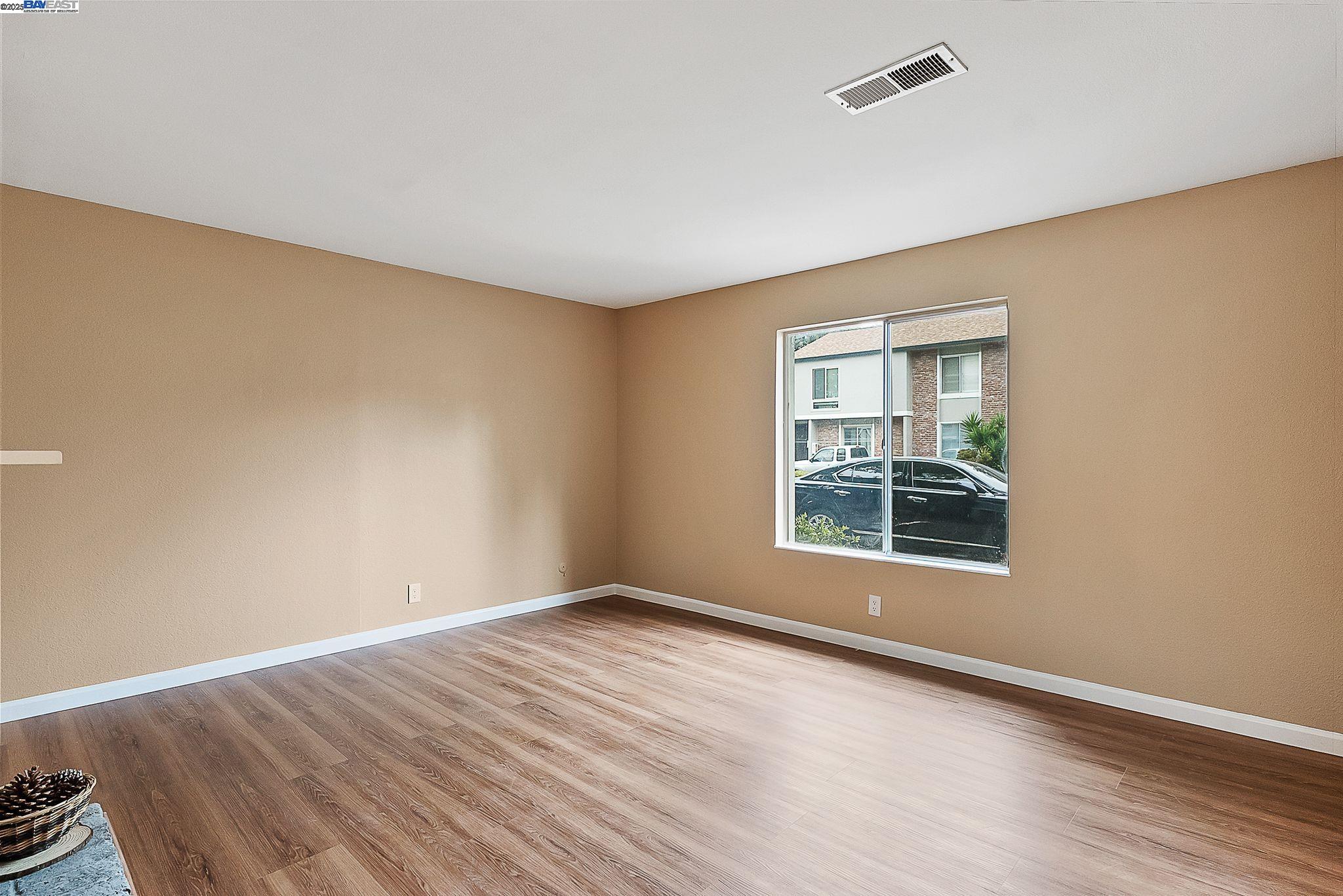Detail Gallery Image 9 of 37 For 3300 Northwood Dr Unit D #D,  Concord,  CA 94520 - 3 Beds | 1/1 Baths
