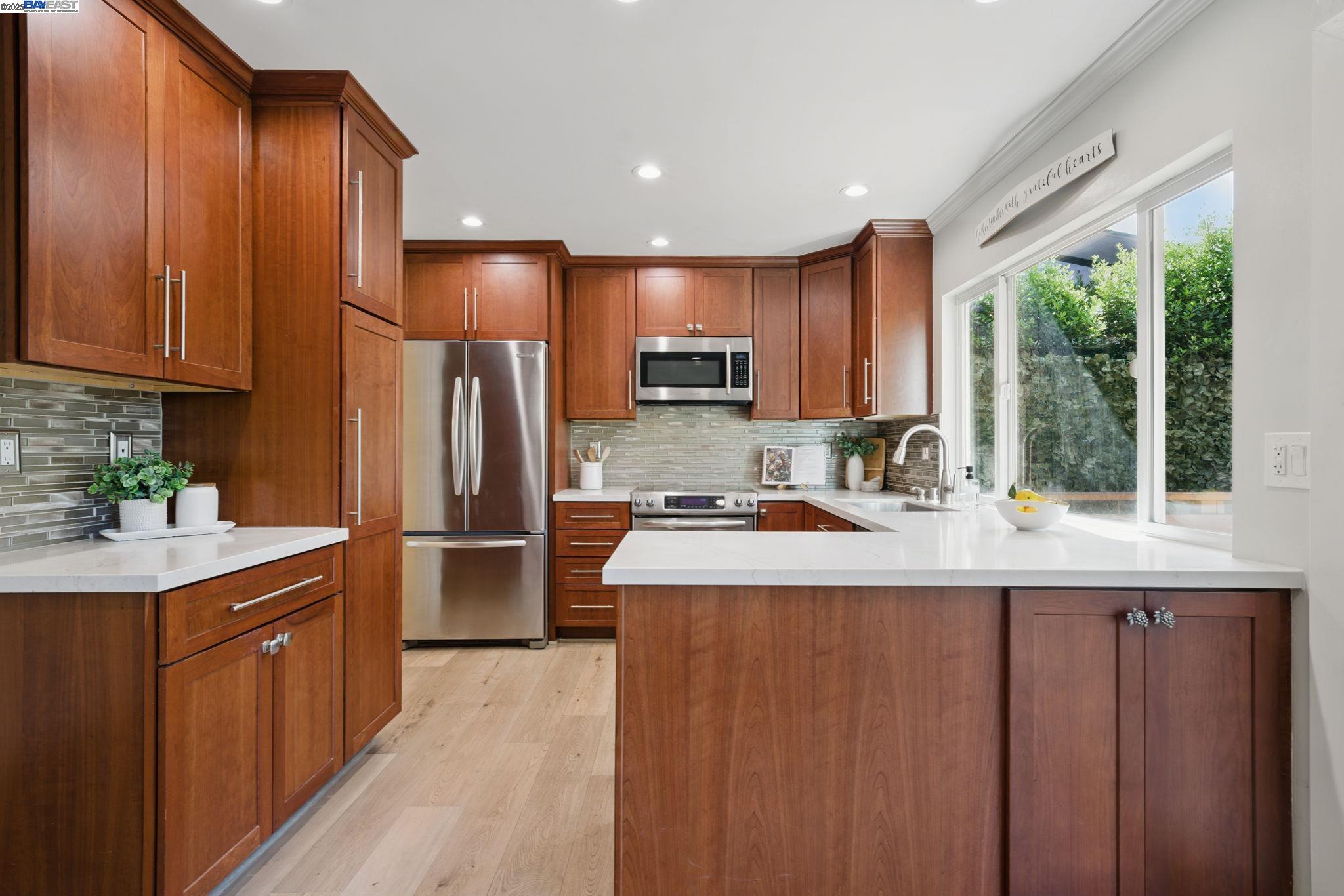 Detail Gallery Image 11 of 45 For 2387 Gomes Rd, Fremont,  CA 94539 - 3 Beds | 2/1 Baths