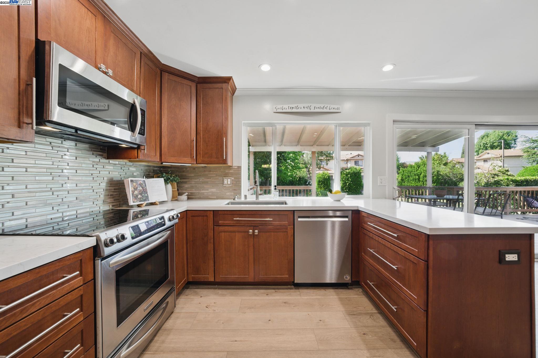 Detail Gallery Image 12 of 45 For 2387 Gomes Rd, Fremont,  CA 94539 - 3 Beds | 2/1 Baths