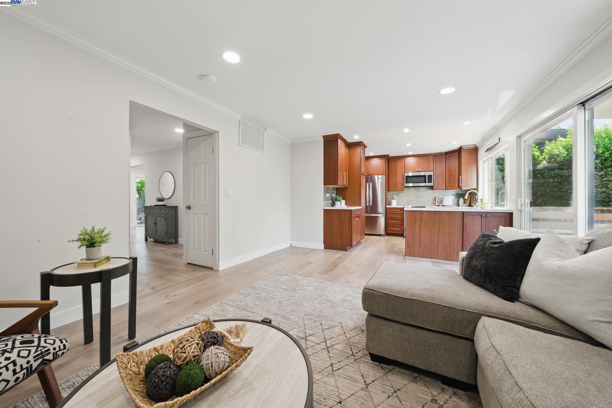 Detail Gallery Image 14 of 45 For 2387 Gomes Rd, Fremont,  CA 94539 - 3 Beds | 2/1 Baths