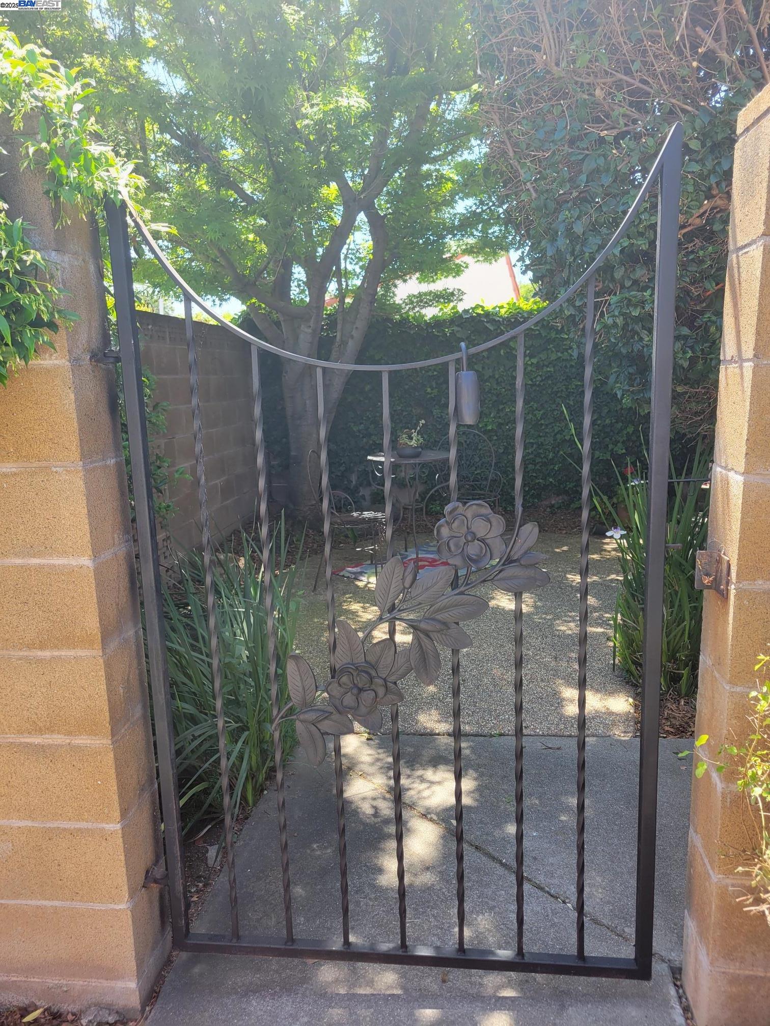 Detail Gallery Image 4 of 45 For 2387 Gomes Rd, Fremont,  CA 94539 - 3 Beds | 2/1 Baths