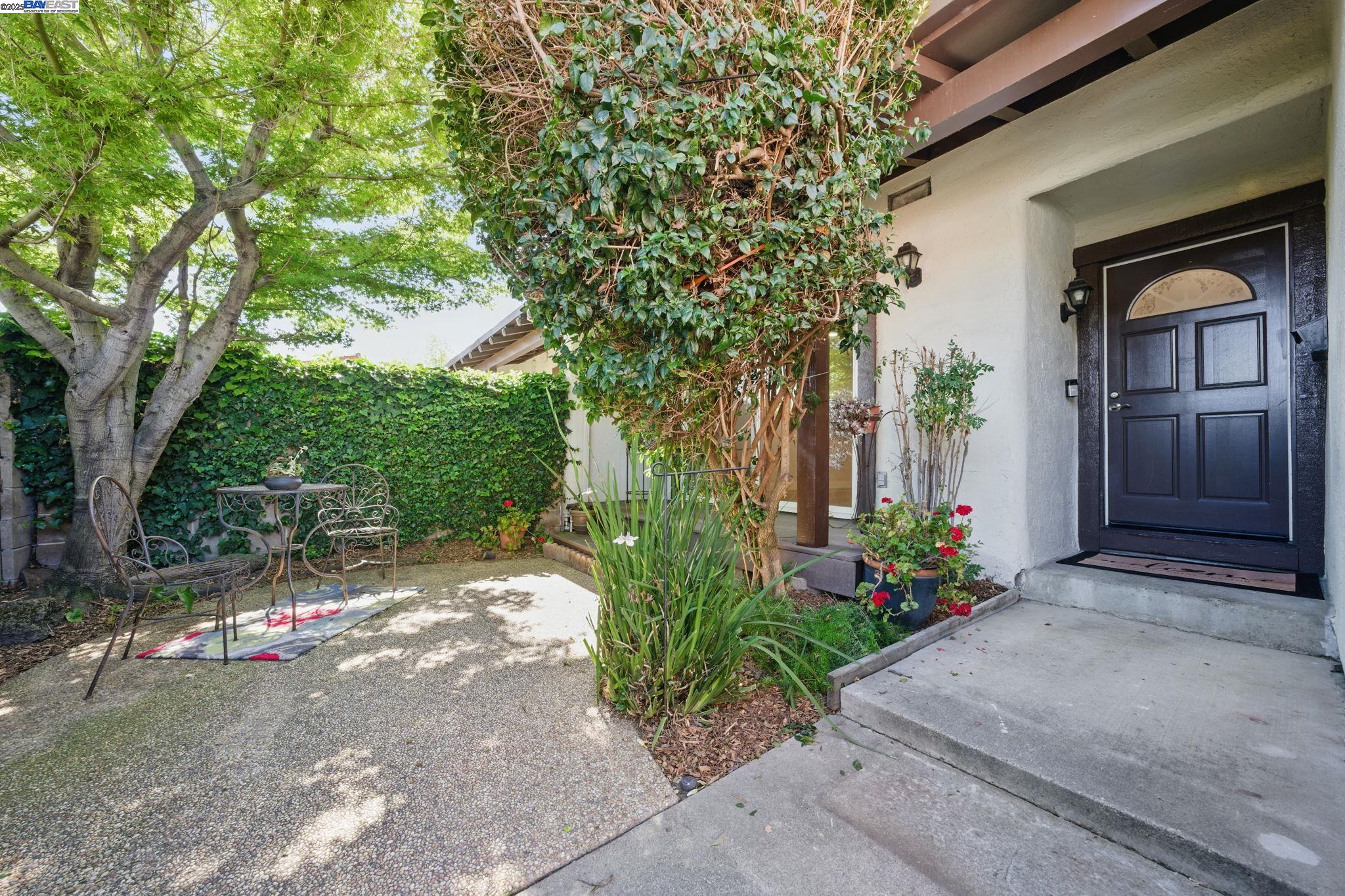 Detail Gallery Image 5 of 45 For 2387 Gomes Rd, Fremont,  CA 94539 - 3 Beds | 2/1 Baths
