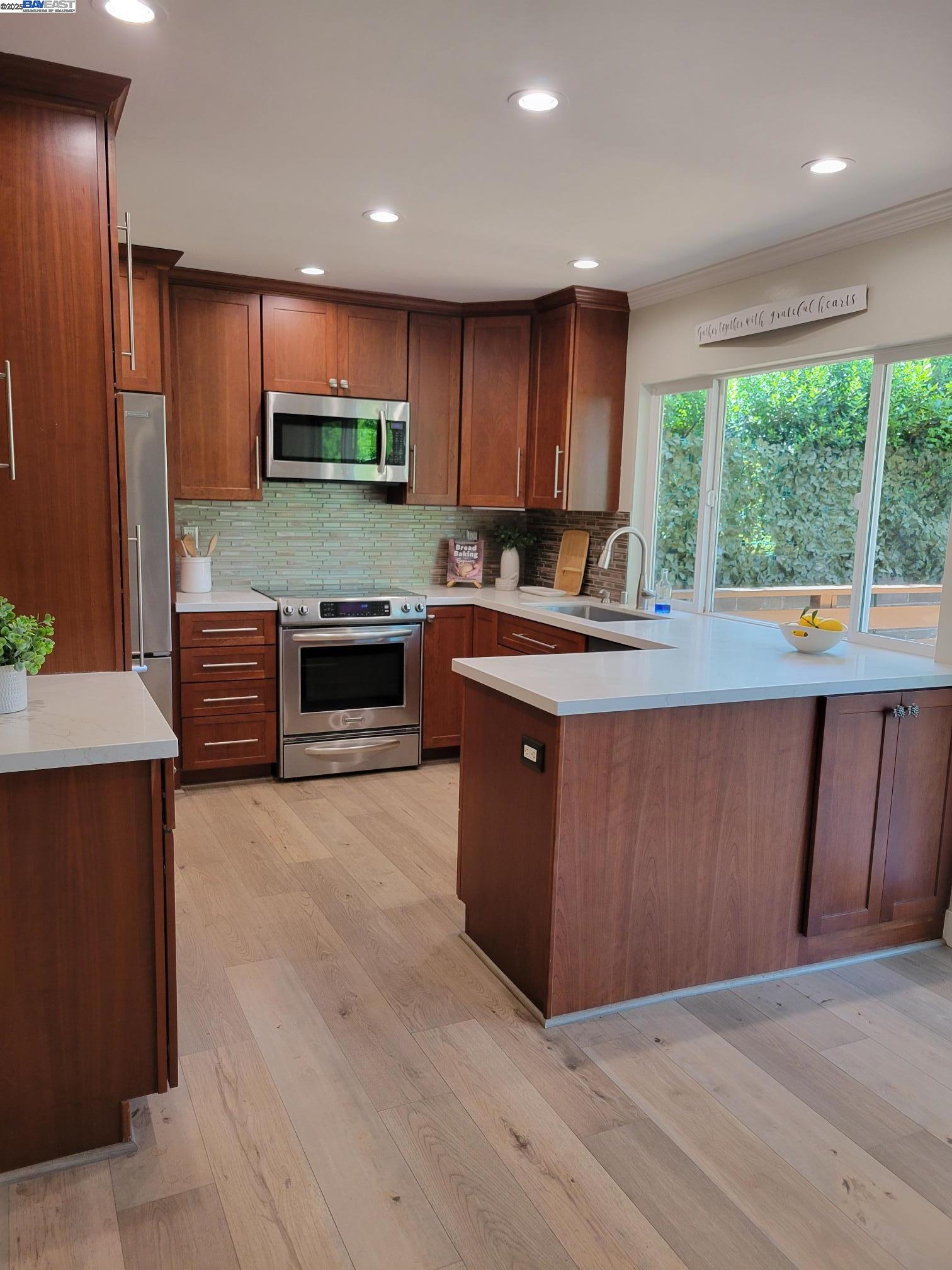Detail Gallery Image 10 of 45 For 2387 Gomes Rd, Fremont,  CA 94539 - 3 Beds | 2/1 Baths
