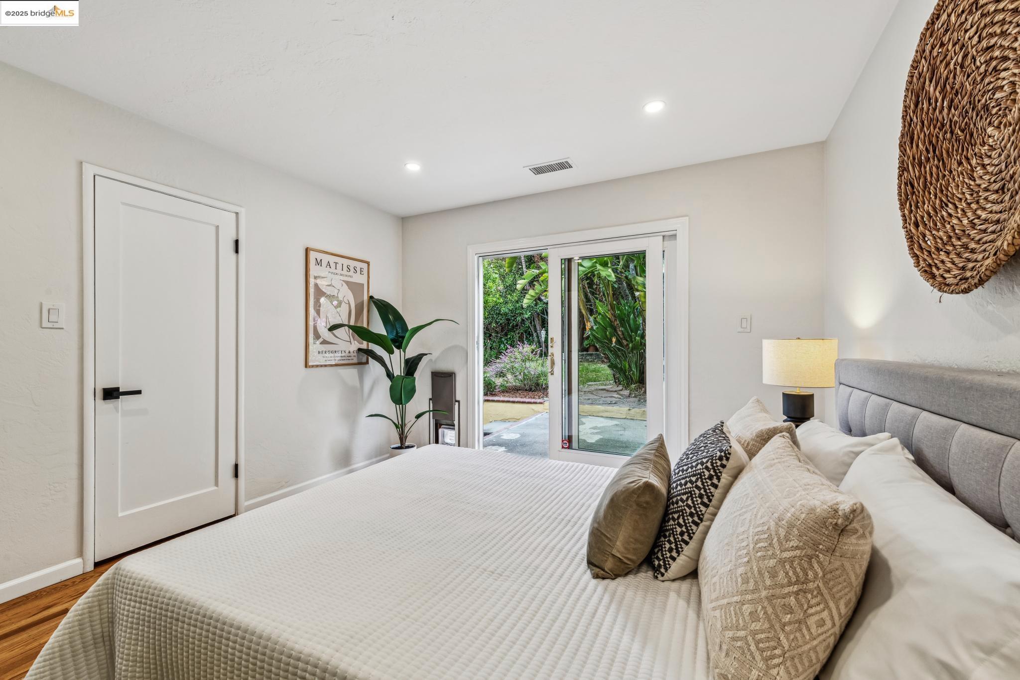 Detail Gallery Image 17 of 52 For 16026 Selborne Dr, San Leandro,  CA 94578 - 3 Beds | 2 Baths
