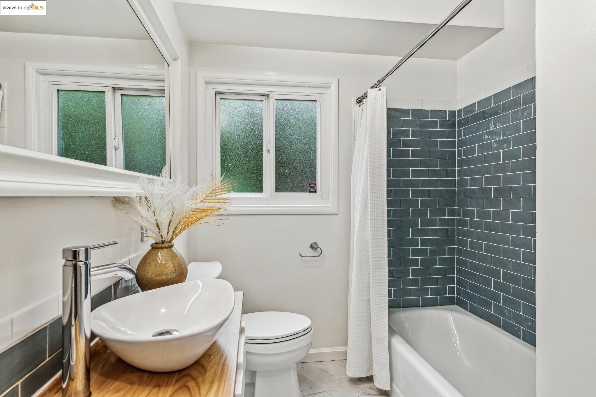 Detail Gallery Image 19 of 52 For 16026 Selborne Dr, San Leandro,  CA 94578 - 3 Beds | 2 Baths