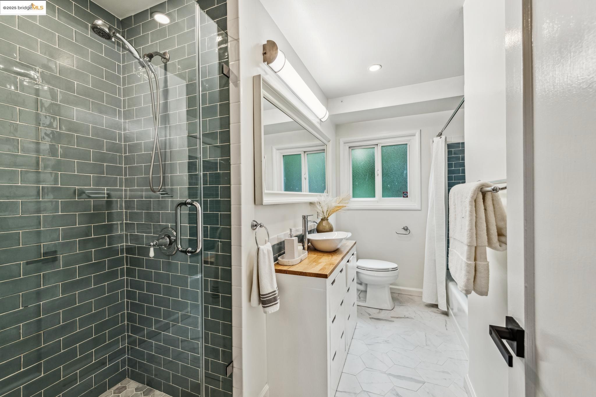 Detail Gallery Image 20 of 52 For 16026 Selborne Dr, San Leandro,  CA 94578 - 3 Beds | 2 Baths
