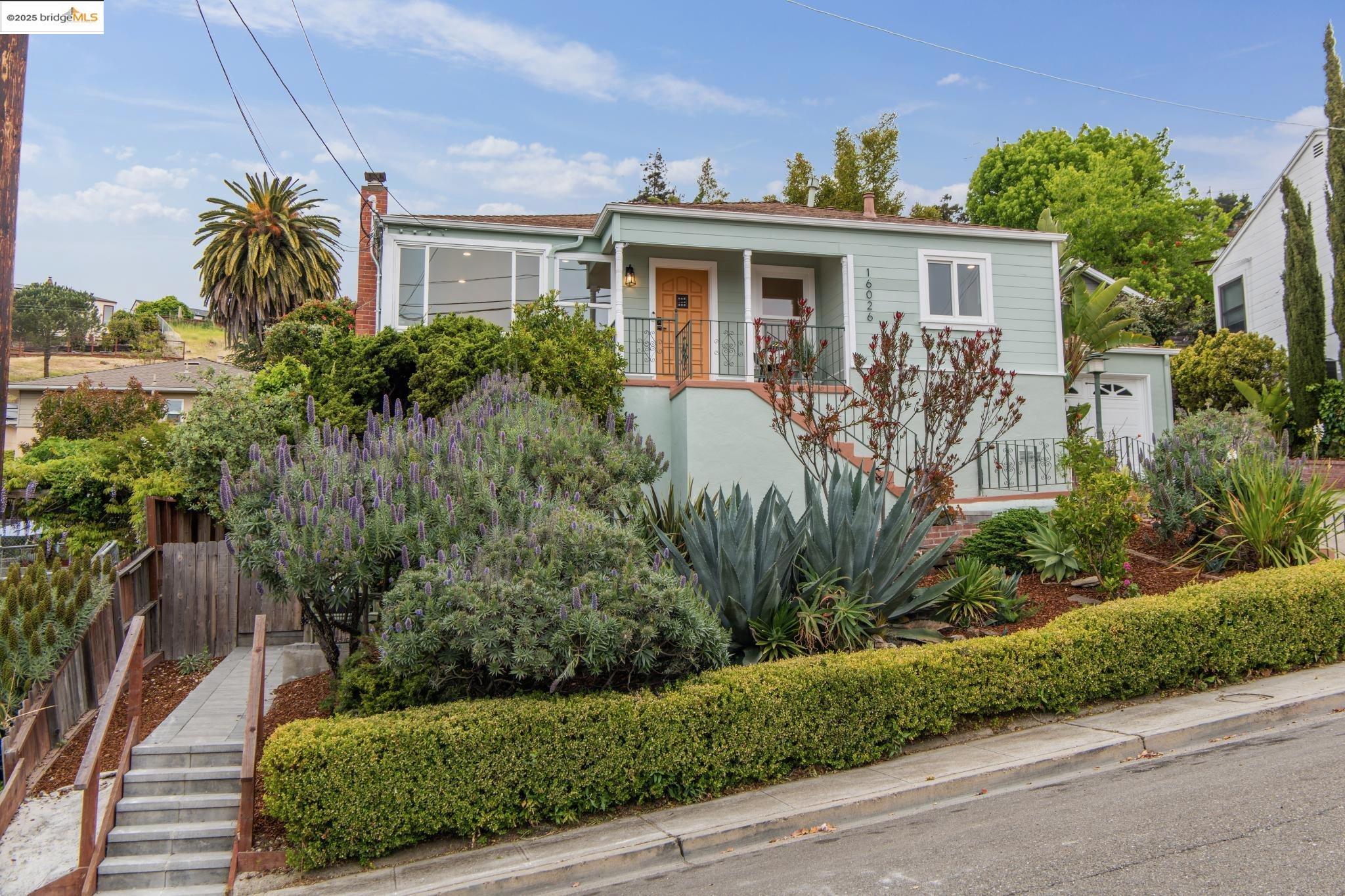 Detail Gallery Image 3 of 52 For 16026 Selborne Dr, San Leandro,  CA 94578 - 3 Beds | 2 Baths