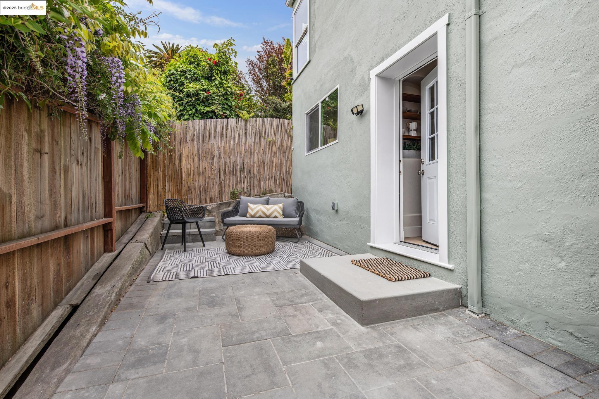 Detail Gallery Image 26 of 52 For 16026 Selborne Dr, San Leandro,  CA 94578 - 3 Beds | 2 Baths
