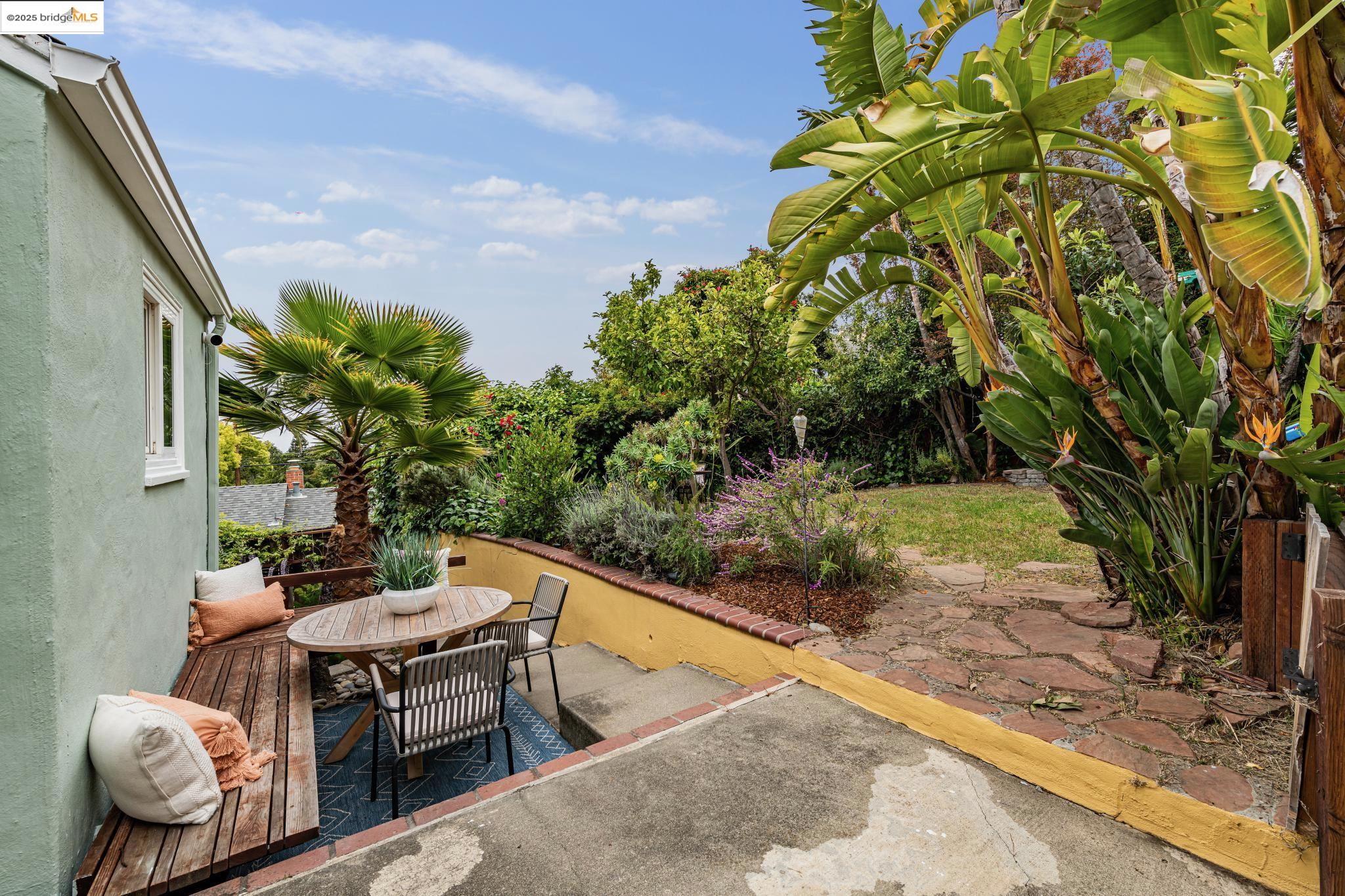 Detail Gallery Image 32 of 52 For 16026 Selborne Dr, San Leandro,  CA 94578 - 3 Beds | 2 Baths