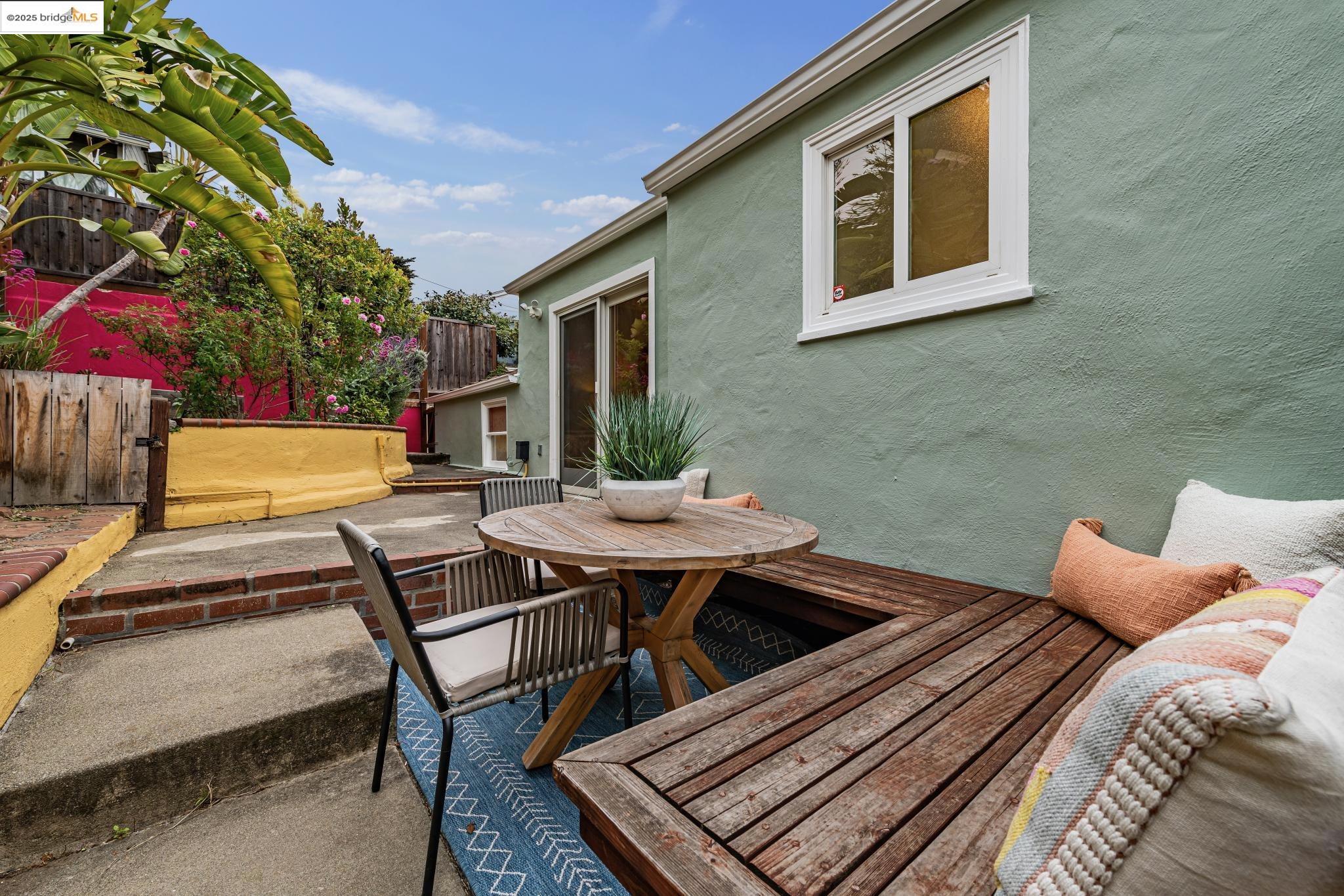 Detail Gallery Image 36 of 52 For 16026 Selborne Dr, San Leandro,  CA 94578 - 3 Beds | 2 Baths