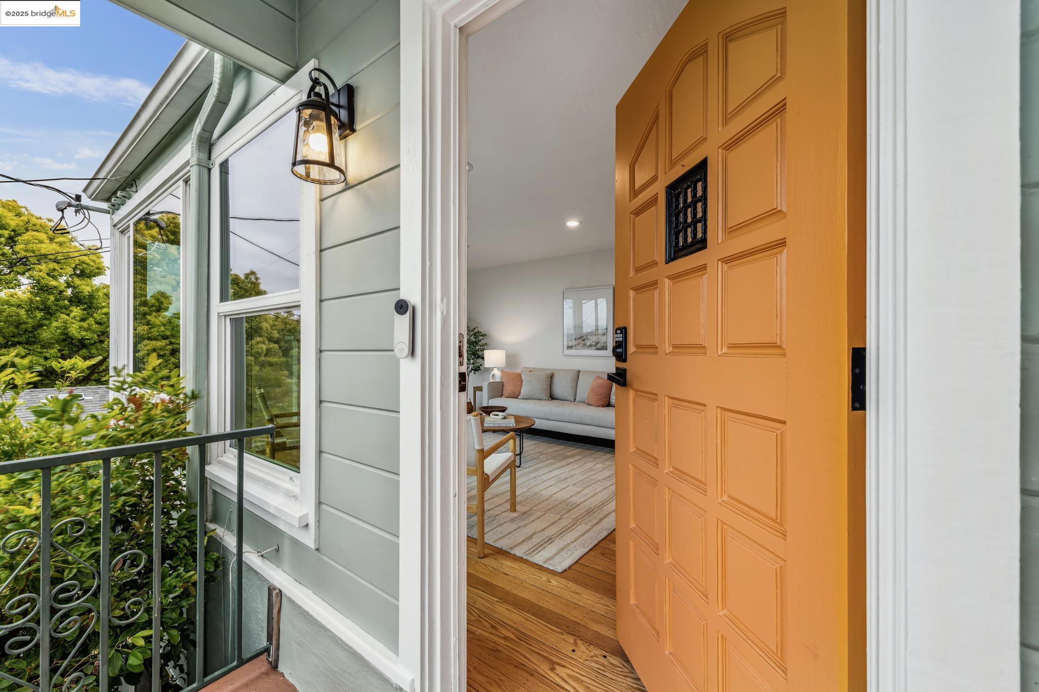 Detail Gallery Image 5 of 52 For 16026 Selborne Dr, San Leandro,  CA 94578 - 3 Beds | 2 Baths