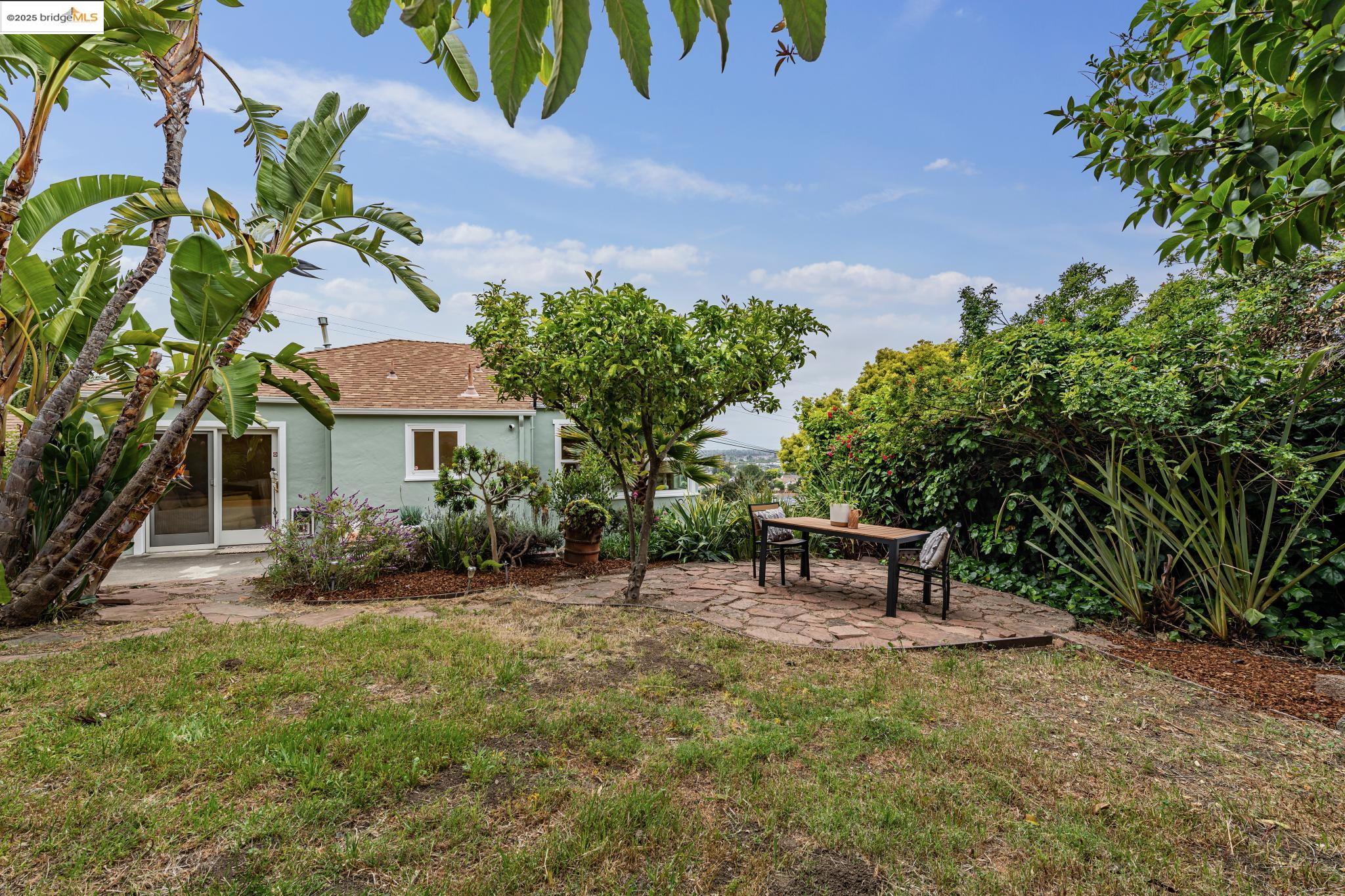 Detail Gallery Image 40 of 52 For 16026 Selborne Dr, San Leandro,  CA 94578 - 3 Beds | 2 Baths