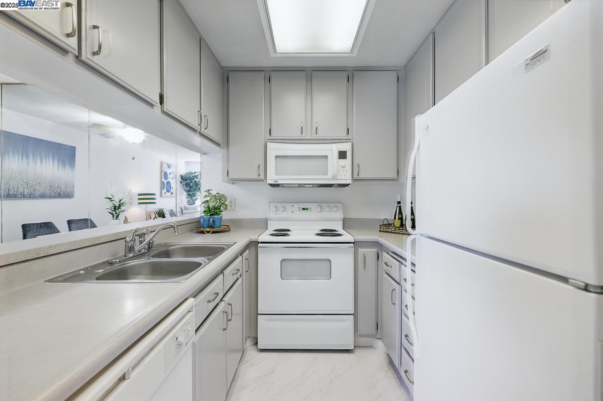 Detail Gallery Image 11 of 26 For 102 Camino Plz, Union City,  CA 94587 - 2 Beds | 1 Baths
