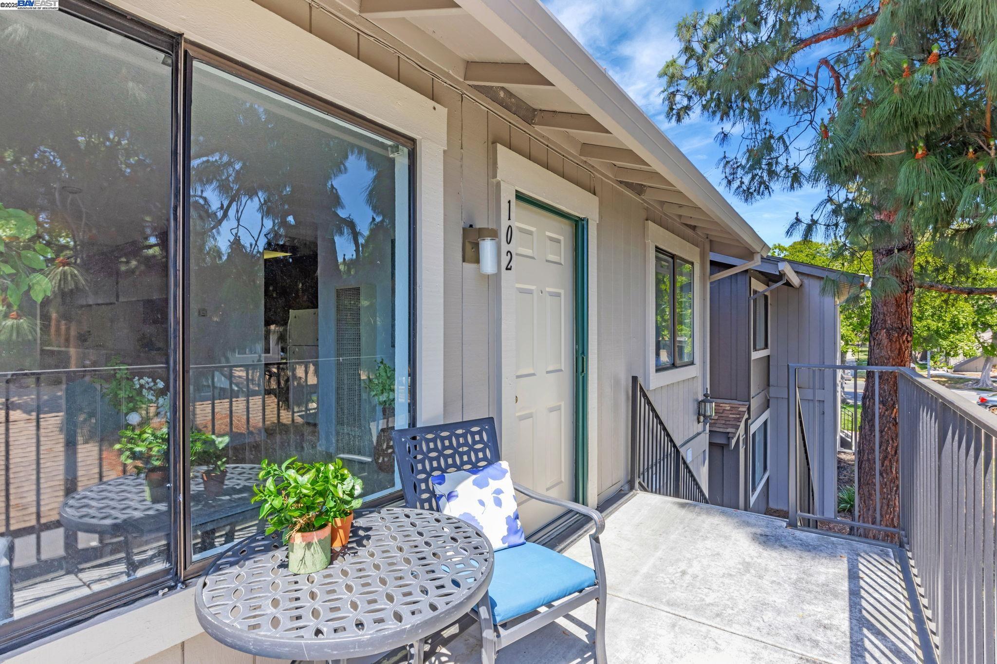 Detail Gallery Image 3 of 26 For 102 Camino Plz, Union City,  CA 94587 - 2 Beds | 1 Baths