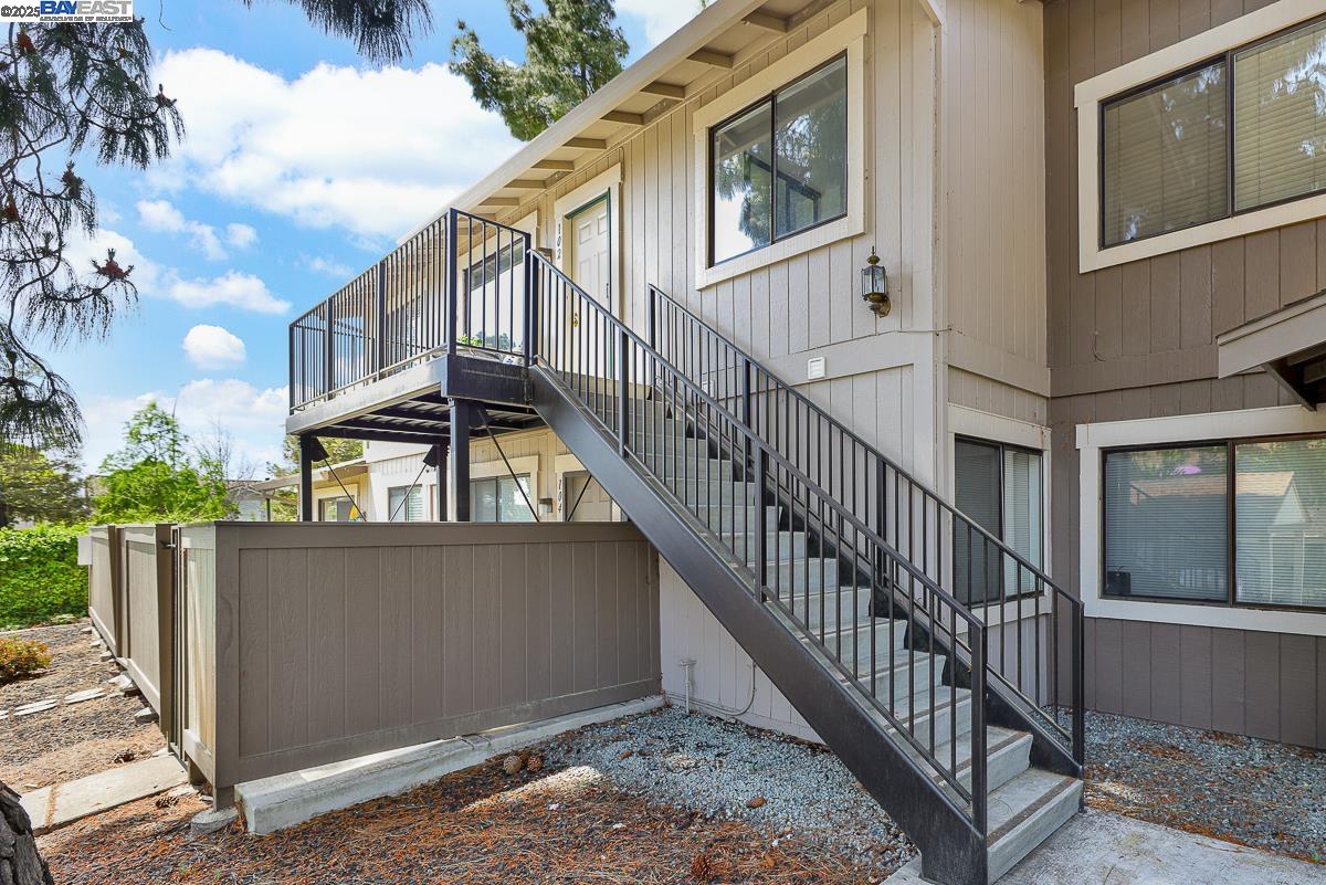 Detail Gallery Image 4 of 26 For 102 Camino Plz, Union City,  CA 94587 - 2 Beds | 1 Baths