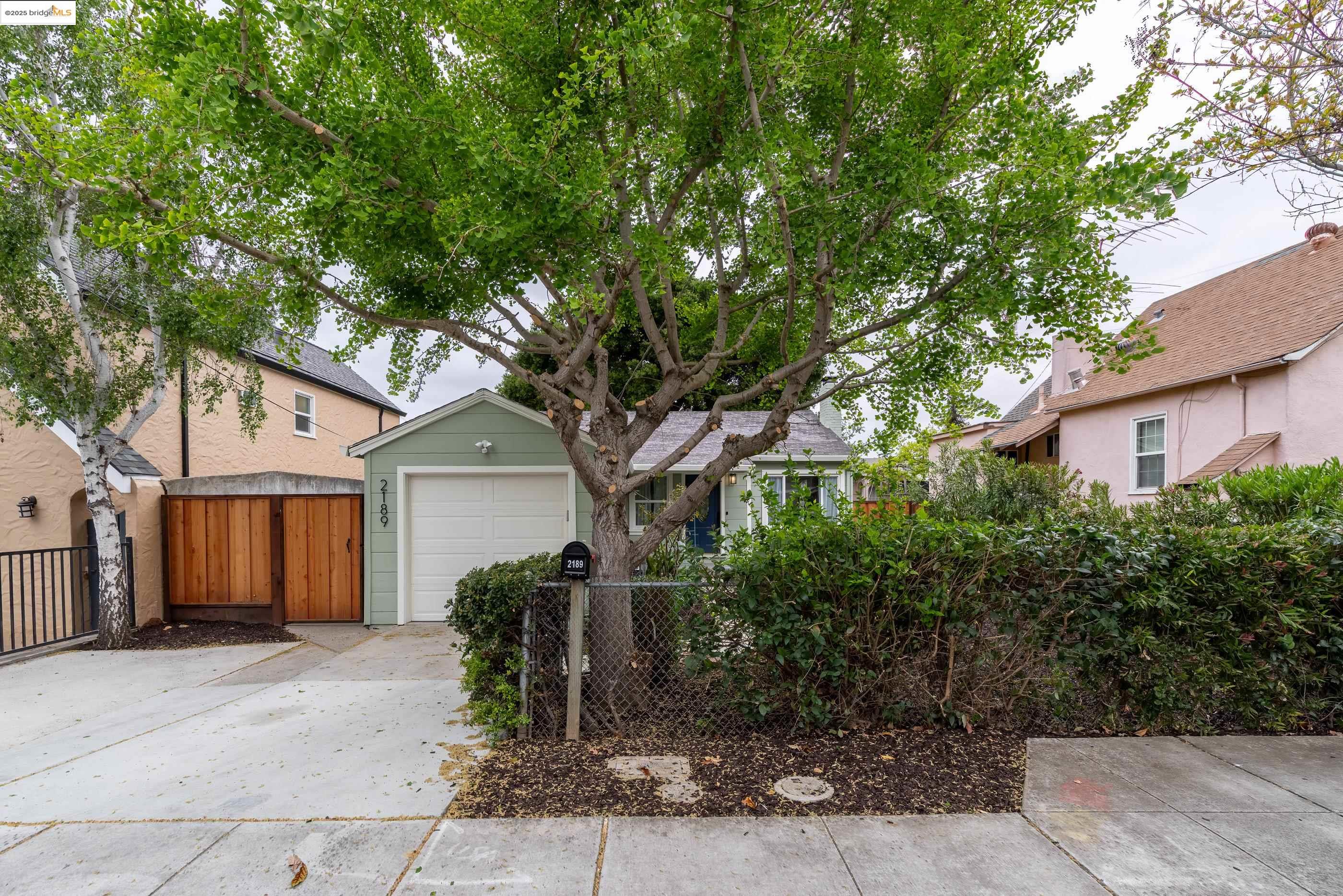 Detail Gallery Image 1 of 30 For 2189 Ralmar Ave, East Palo Alto,  CA 94303 - 2 Beds | 1 Baths
